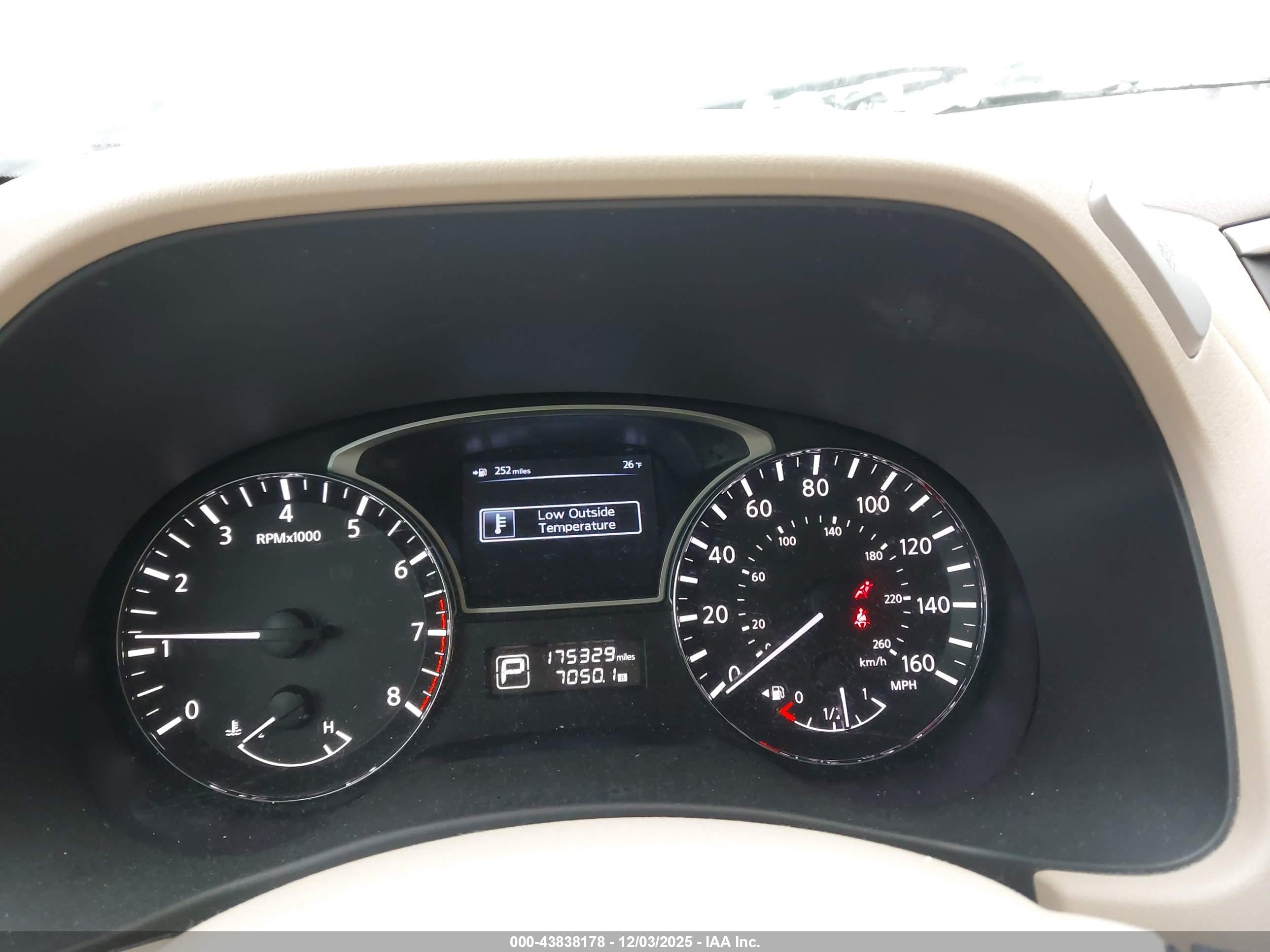 NISSAN PATHFINDER image 7
