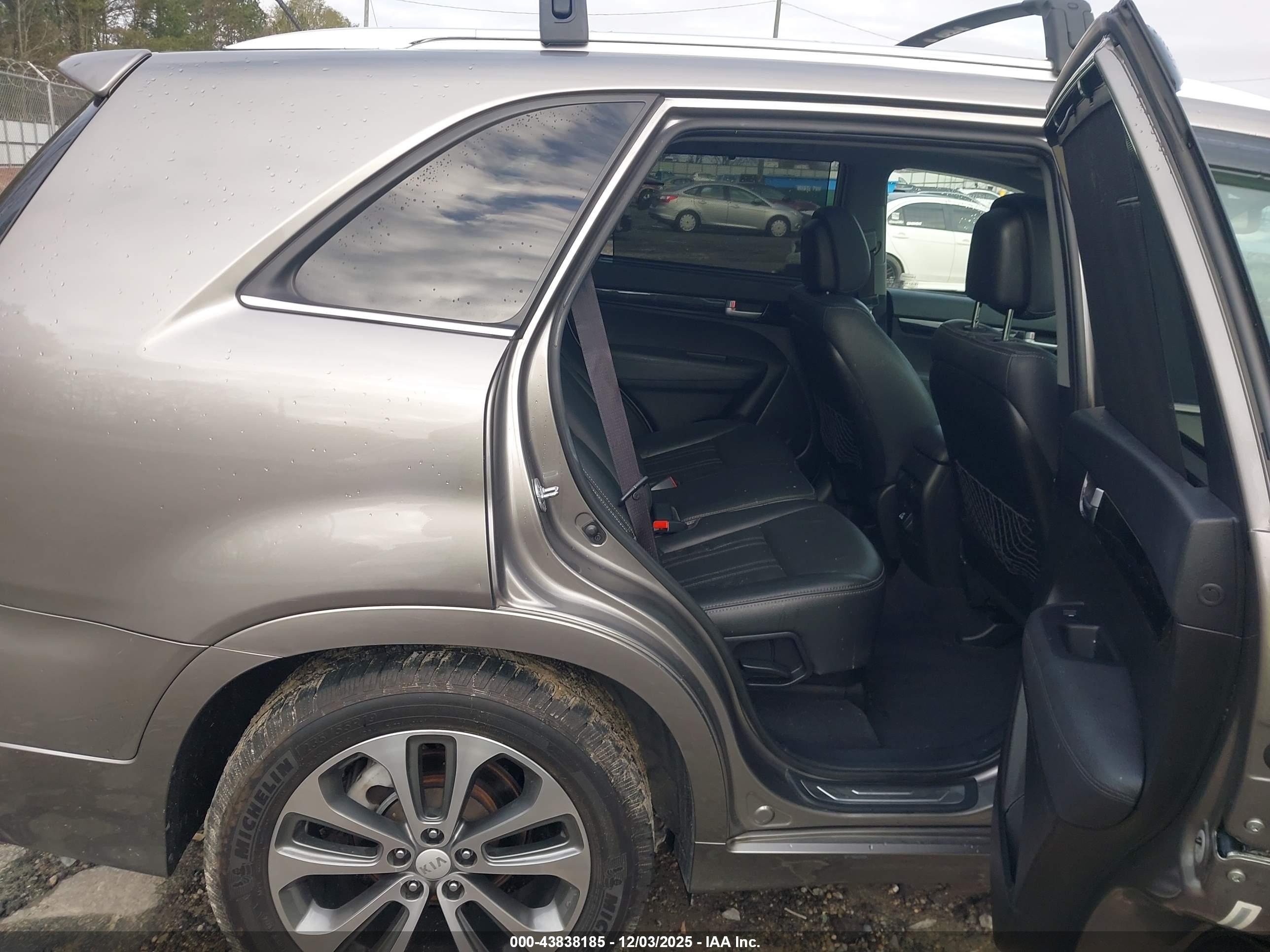 KIA SORENTO image 8