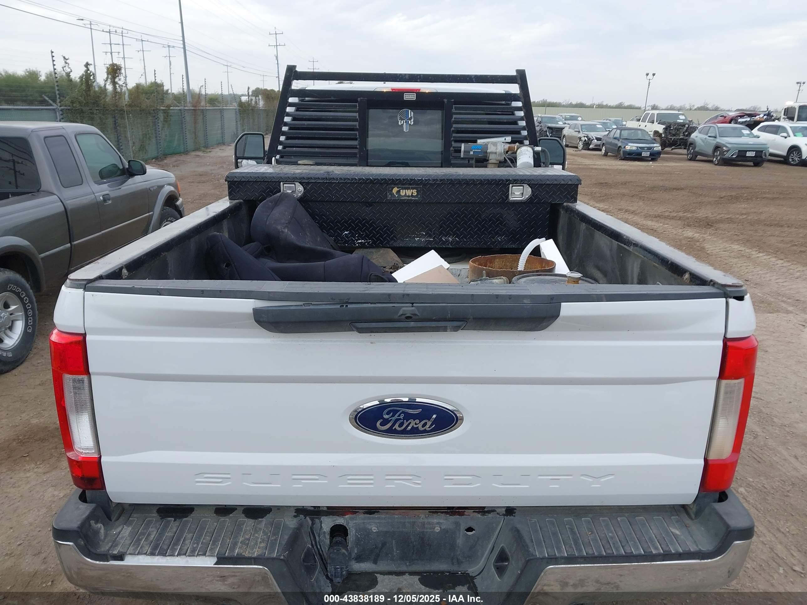 FORD F-350 image 7