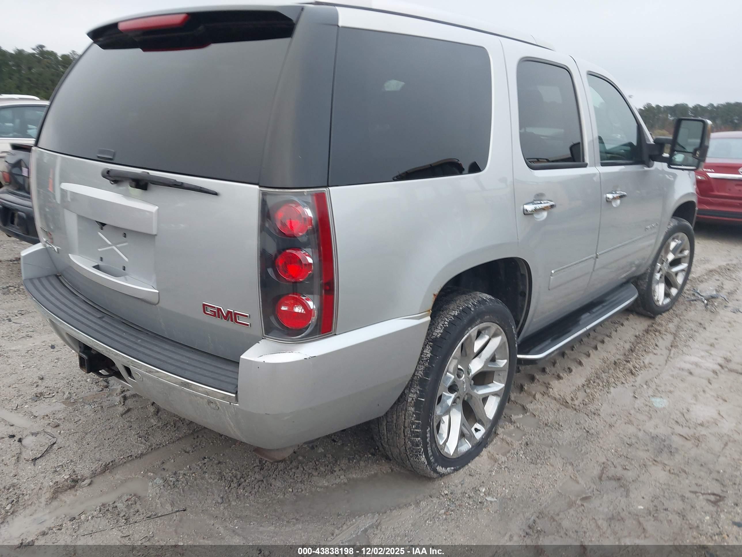GMC YUKON image 4