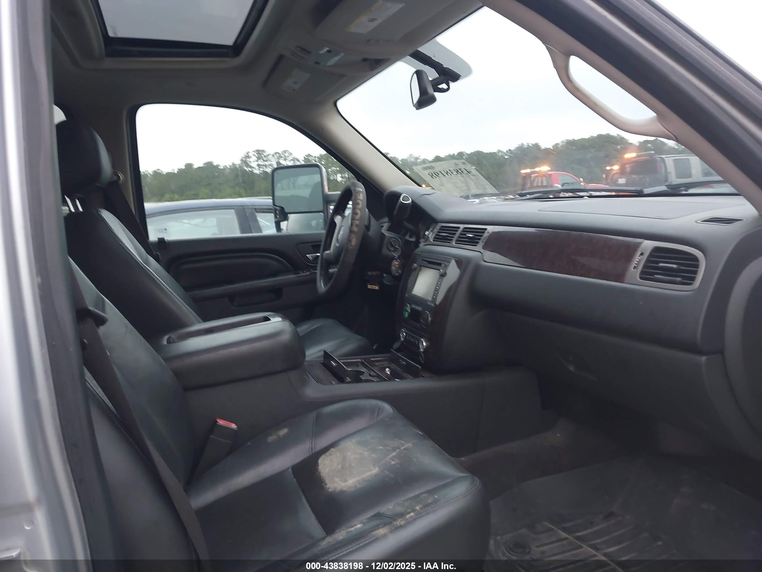 GMC YUKON image 5
