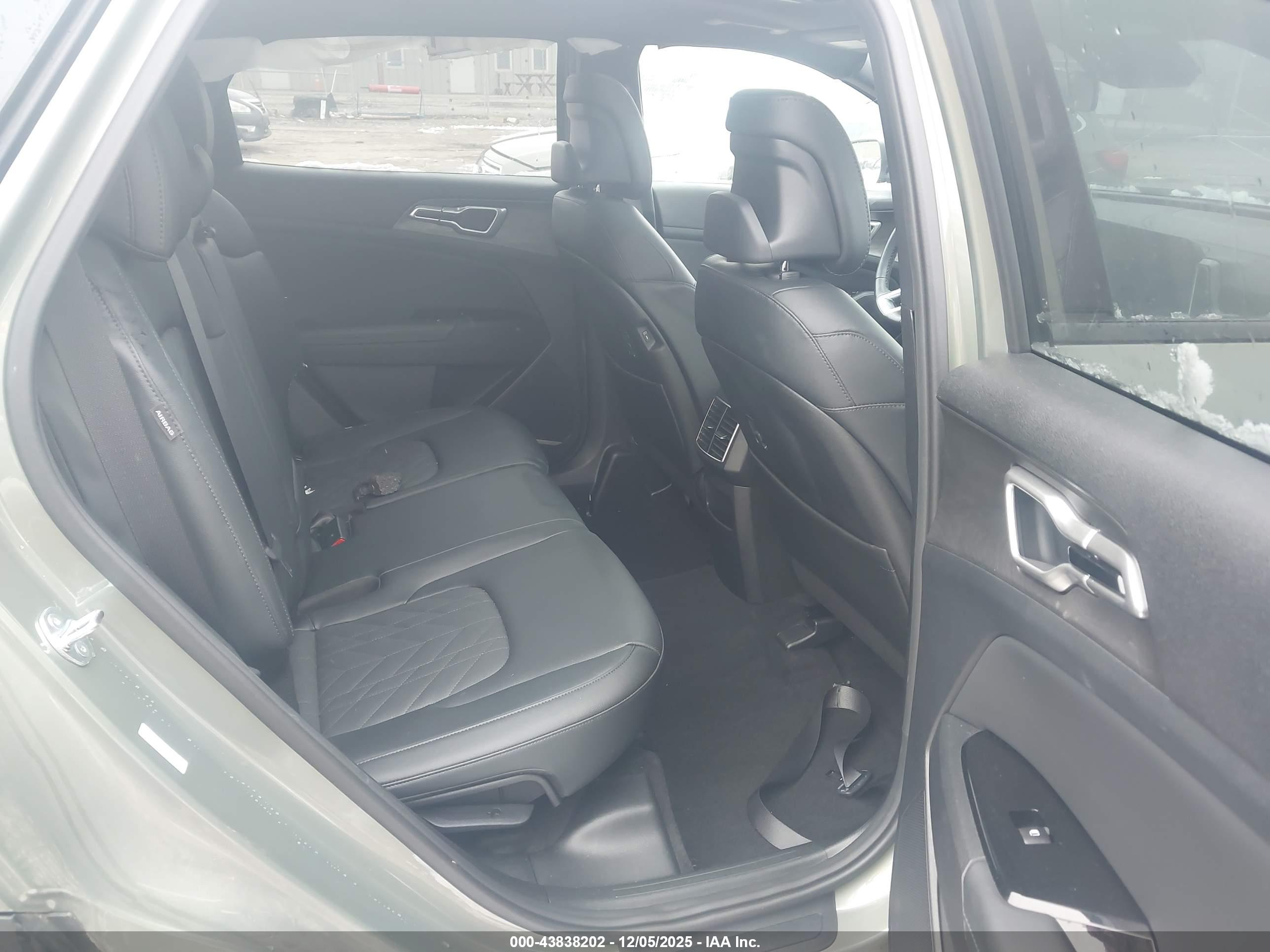 KIA SPORTAGE image 8