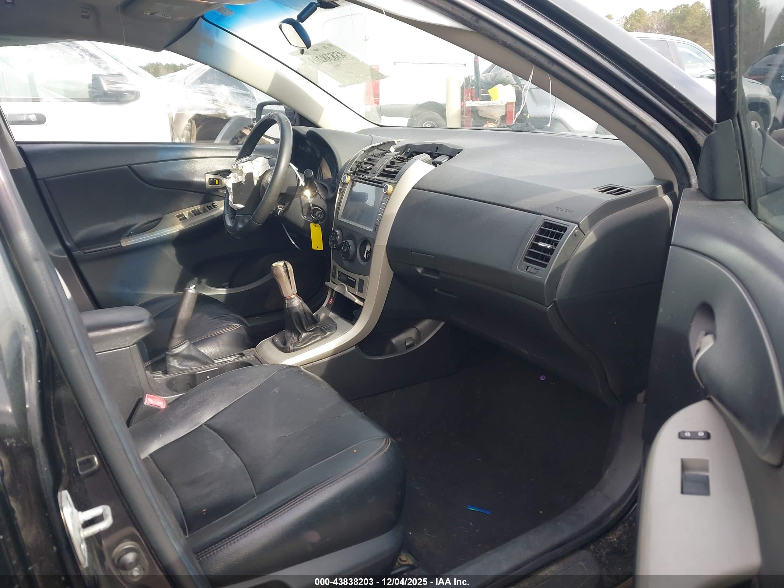 TOYOTA COROLLA image 5