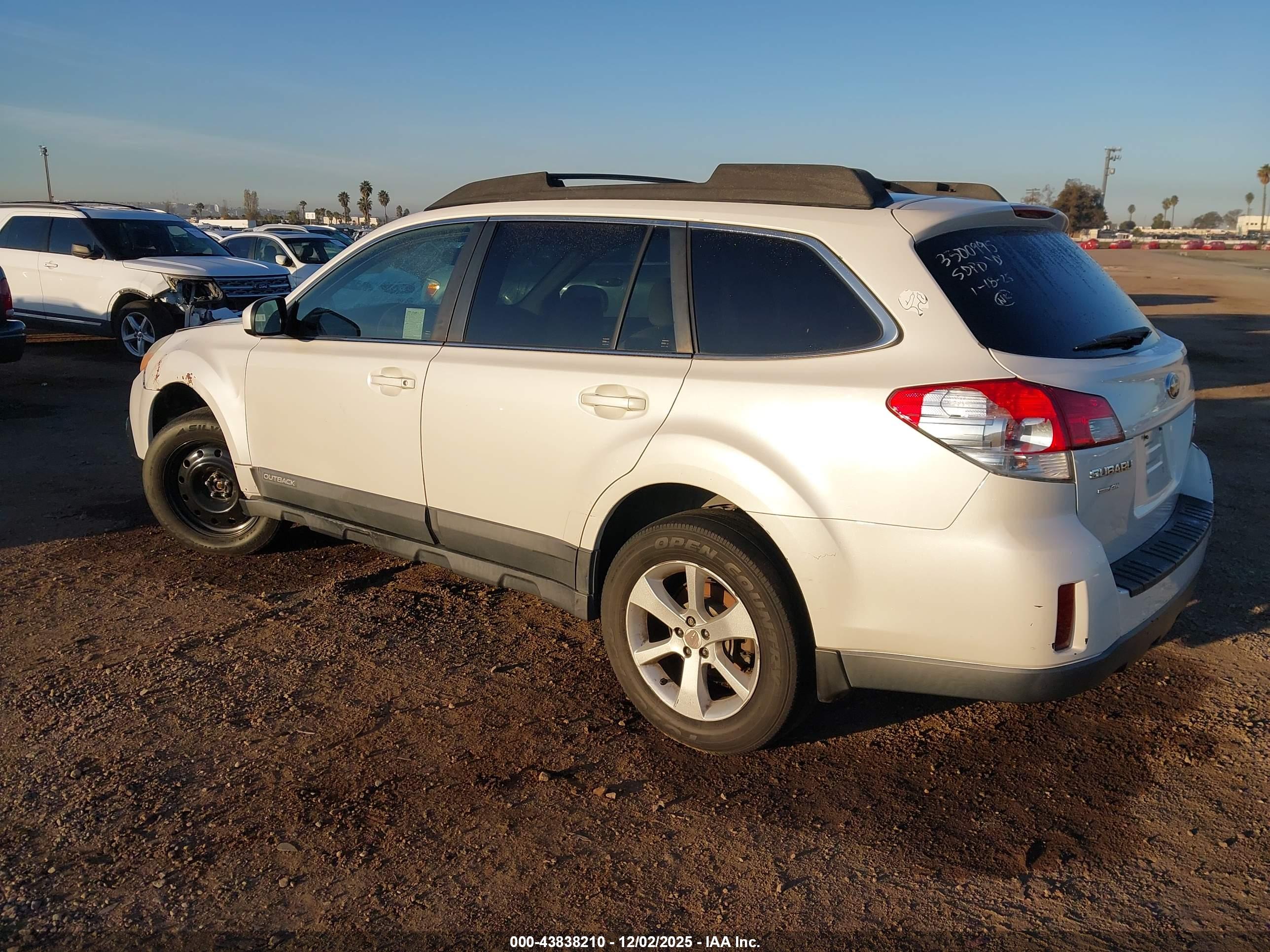 SUBARU OUTBACK image 3