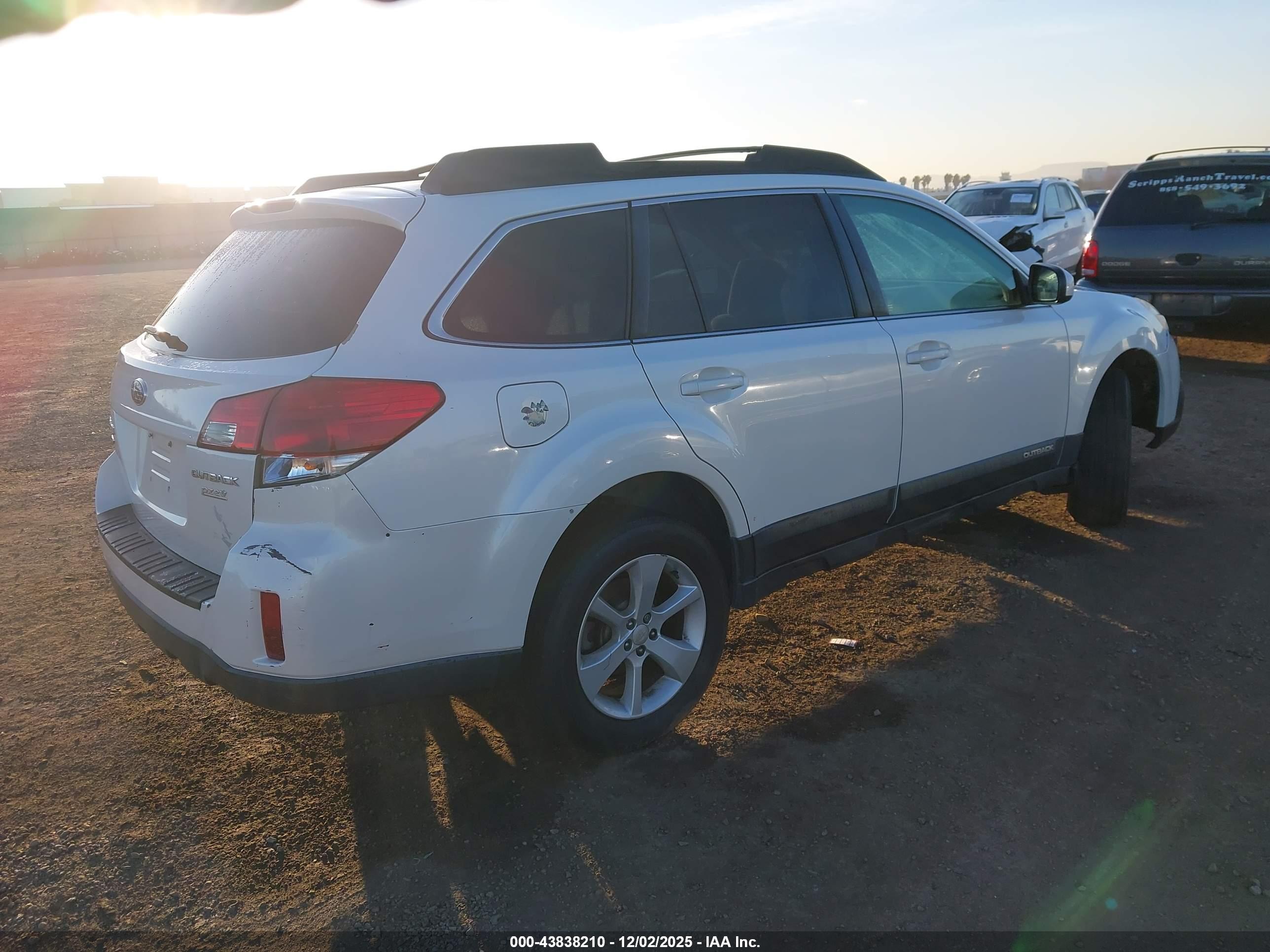 SUBARU OUTBACK image 4