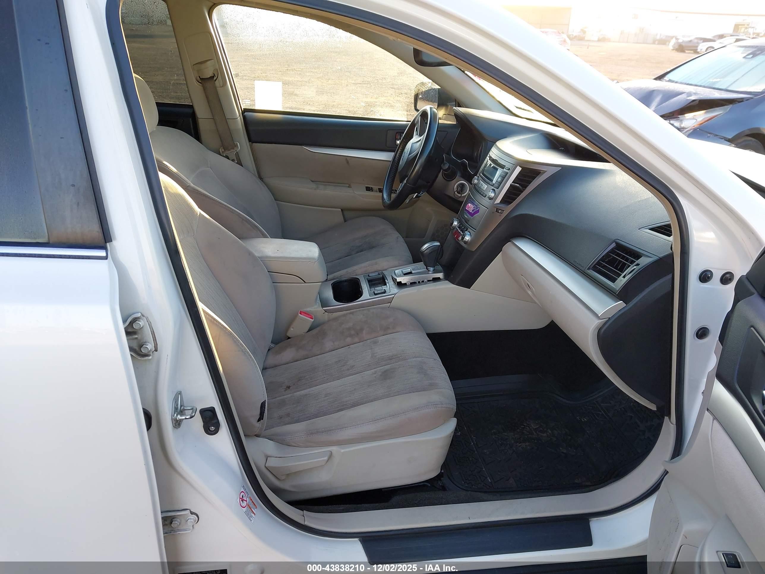 SUBARU OUTBACK image 5