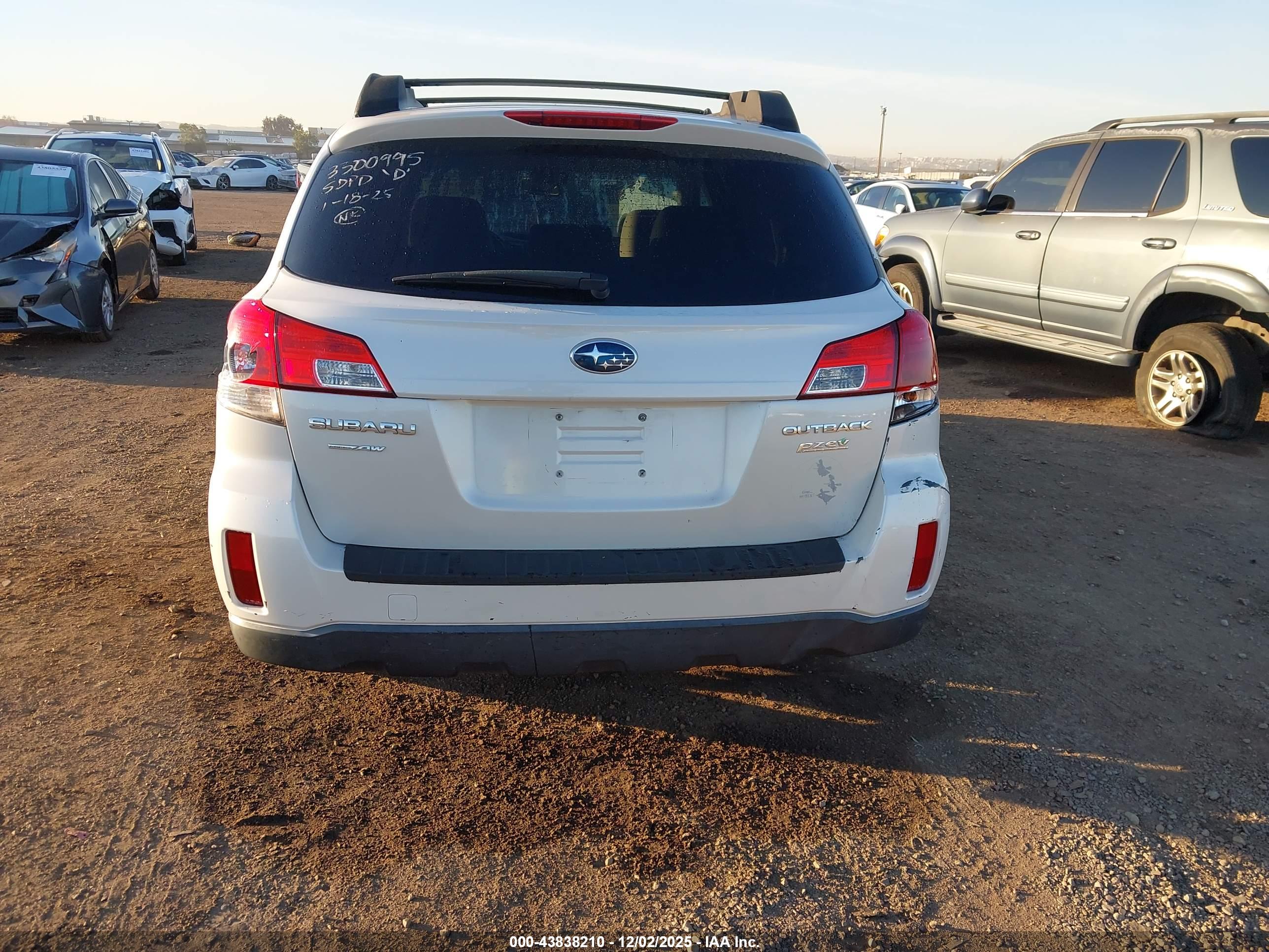 SUBARU OUTBACK image 6
