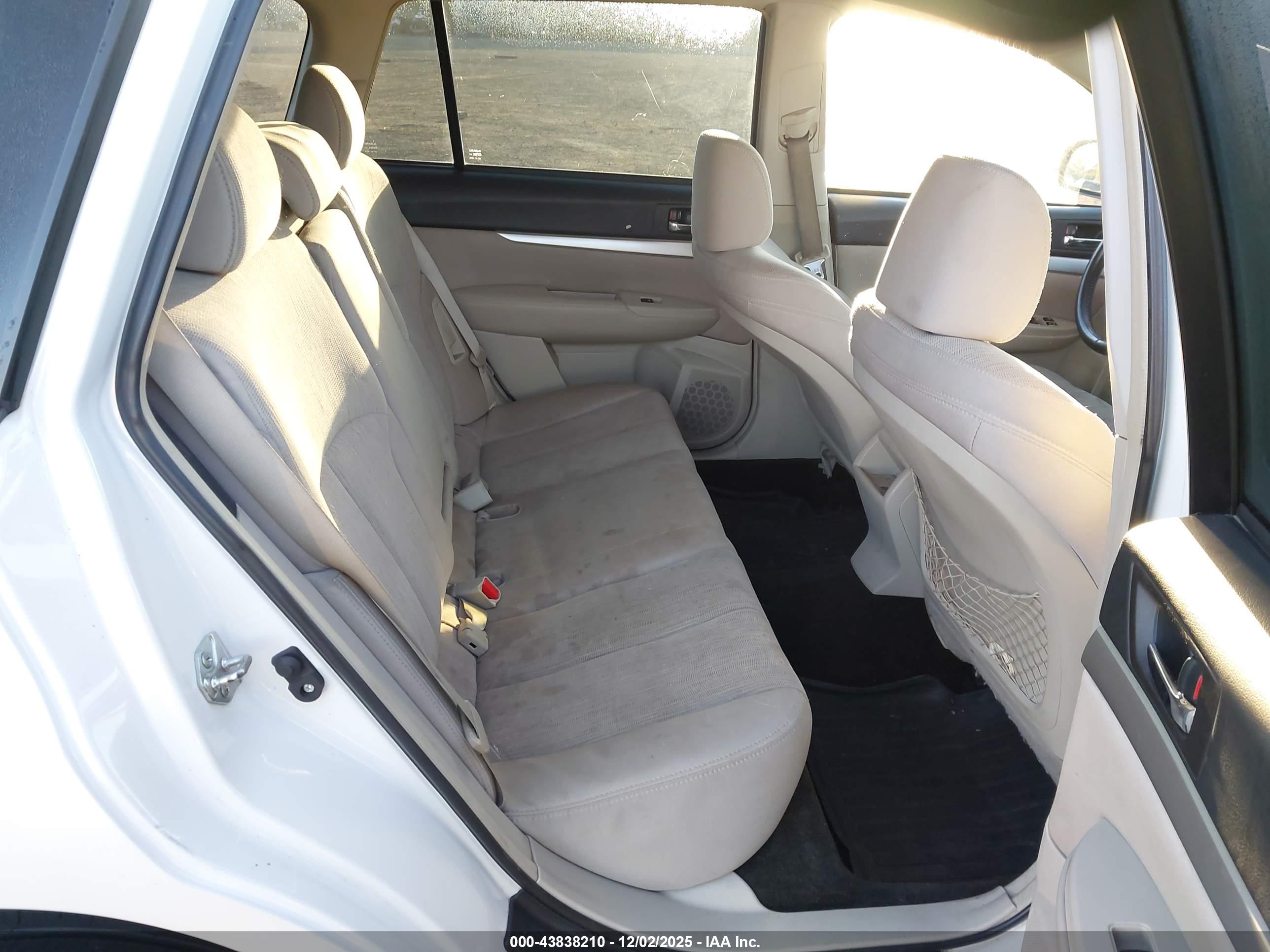 SUBARU OUTBACK image 8