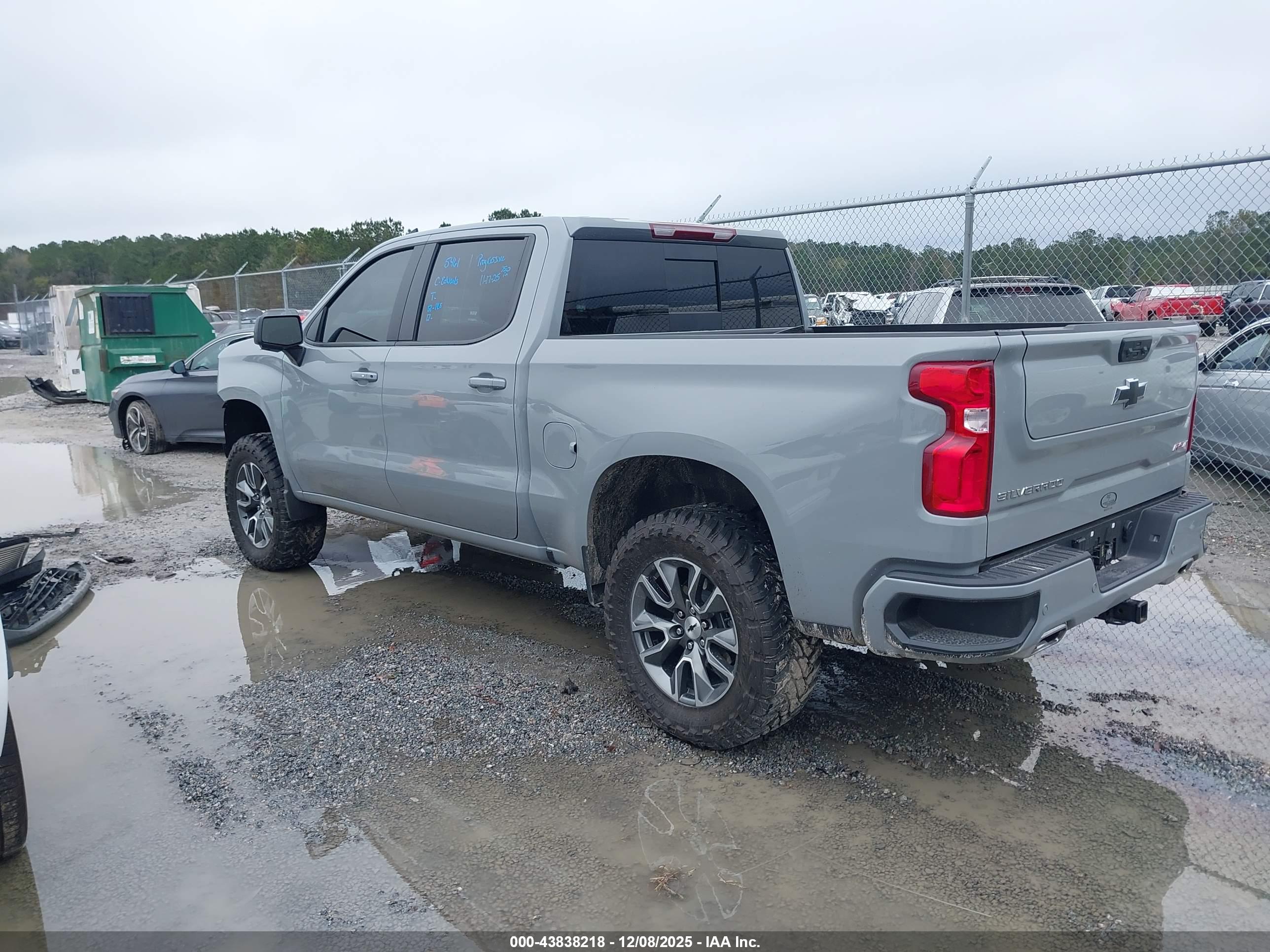 CHEVROLET SILVERADO image 3