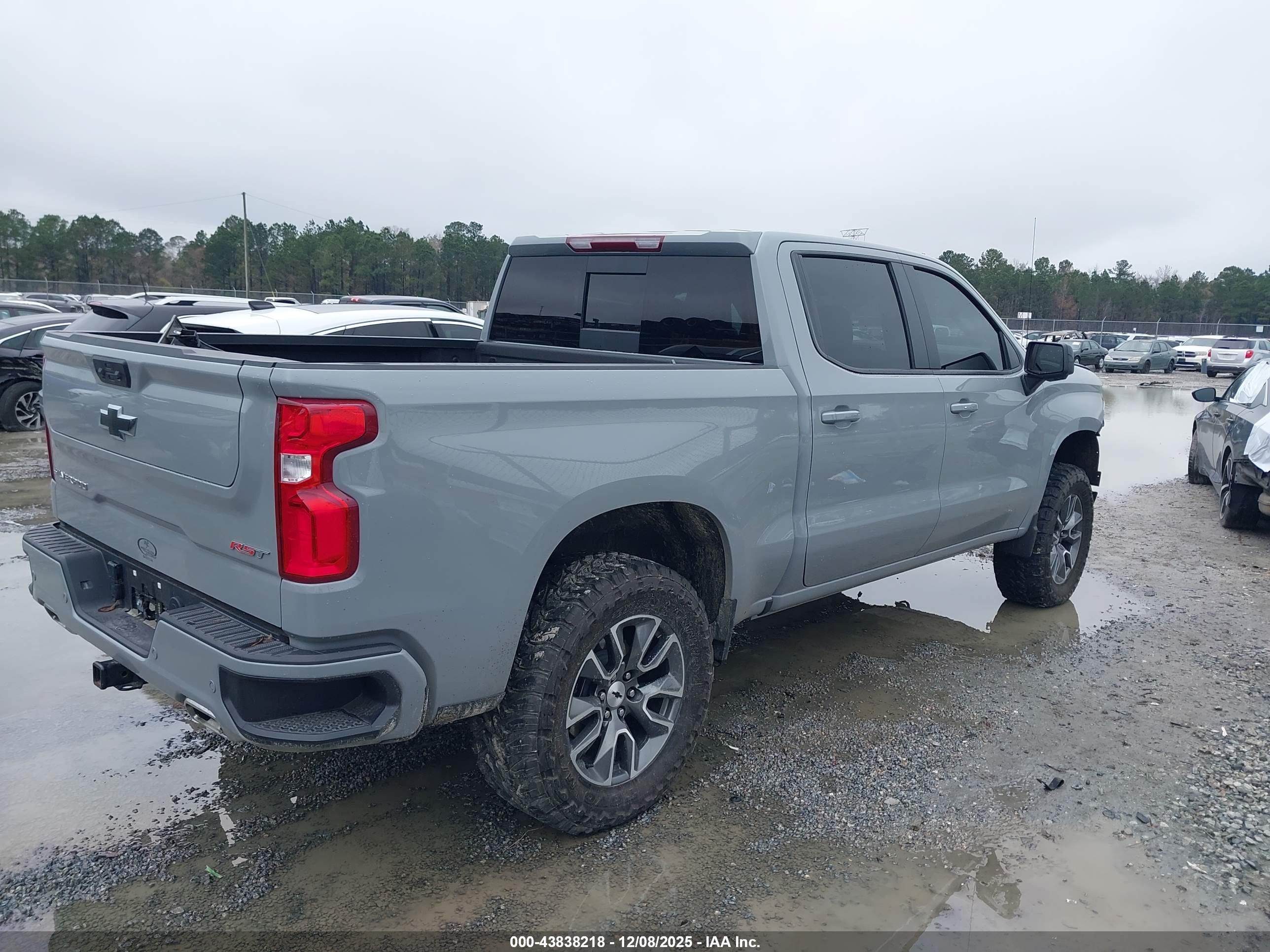 CHEVROLET SILVERADO image 4