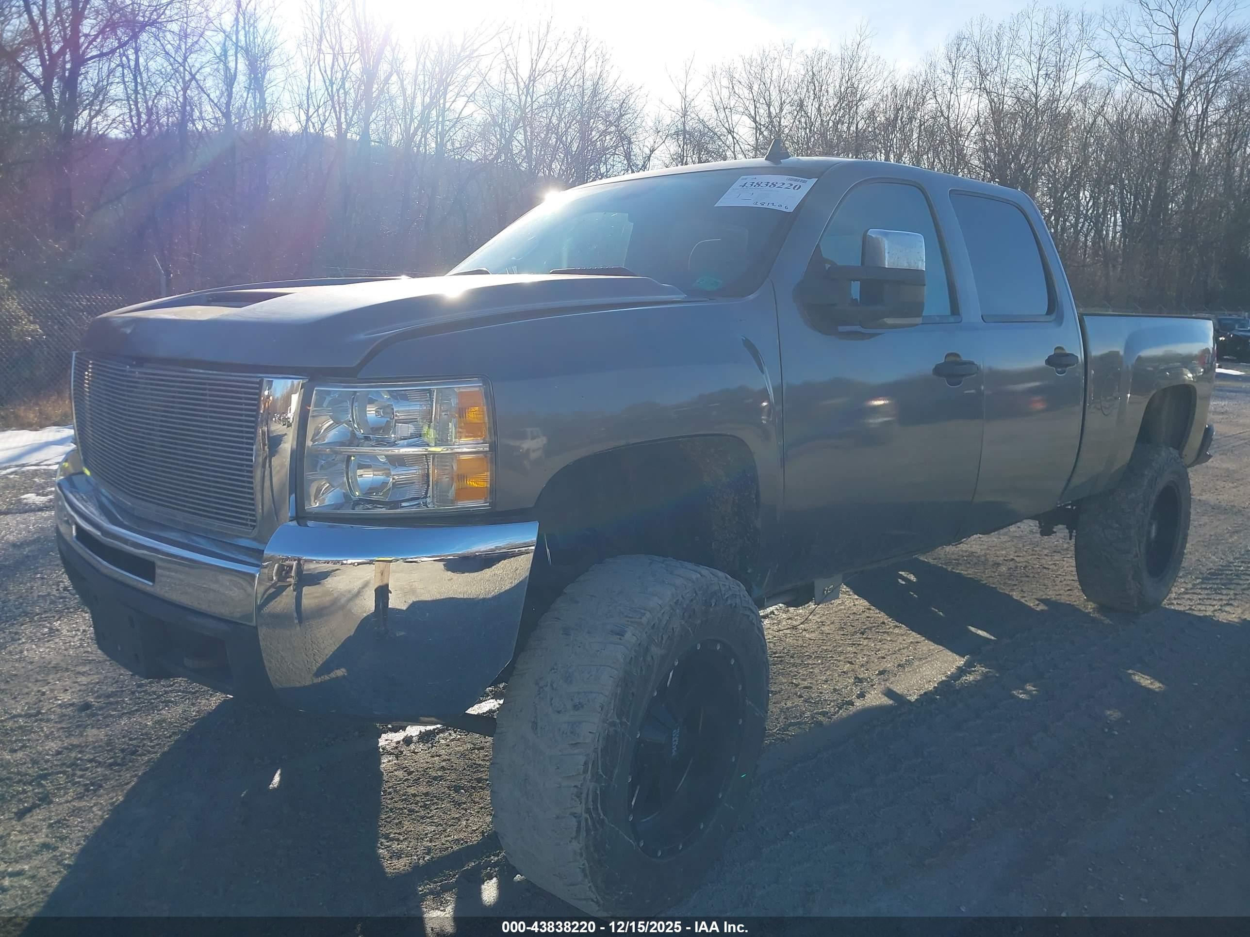 CHEVROLET SILVERADO image 2