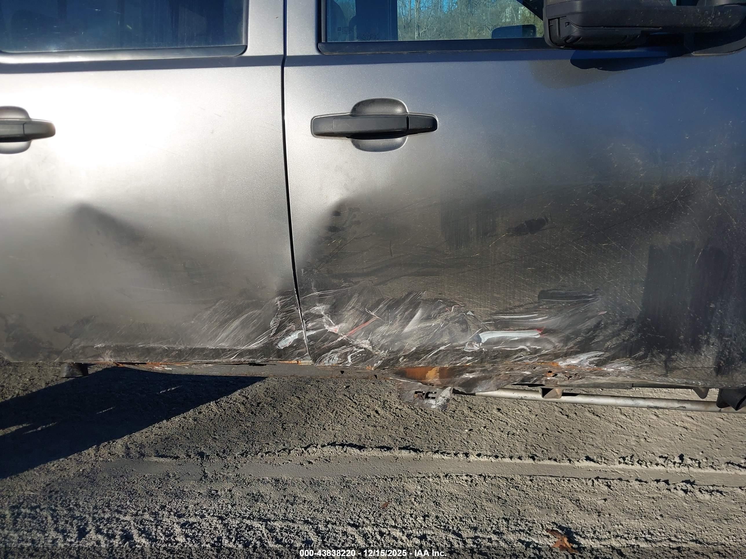 CHEVROLET SILVERADO image 6