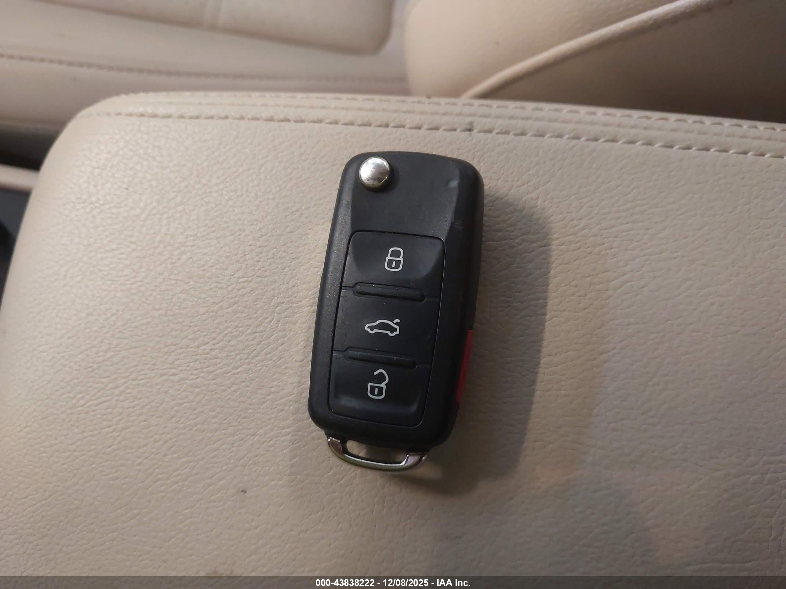 VOLKSWAGEN PASSAT image 11