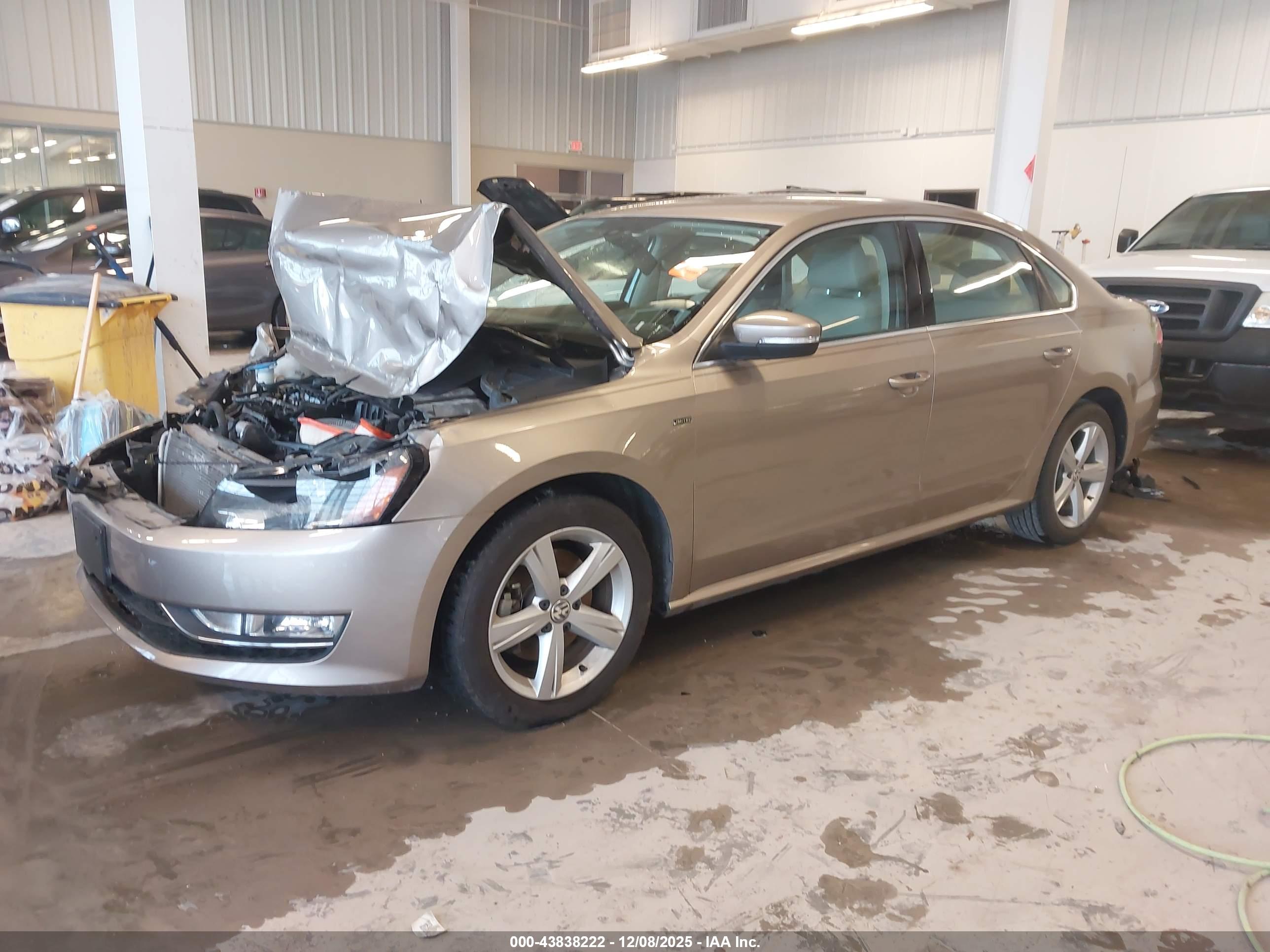 VOLKSWAGEN PASSAT image 2
