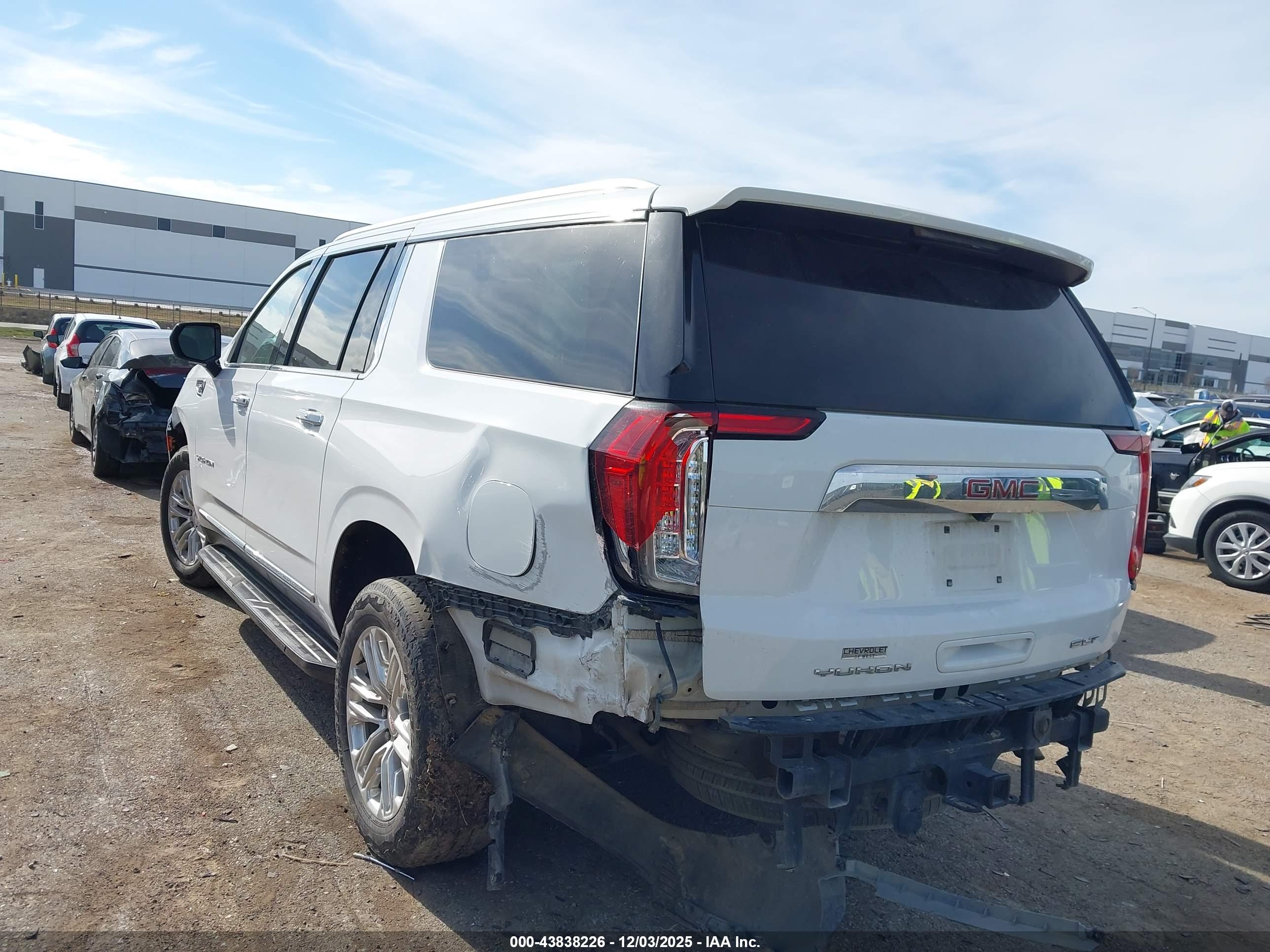 GMC YUKON image 3