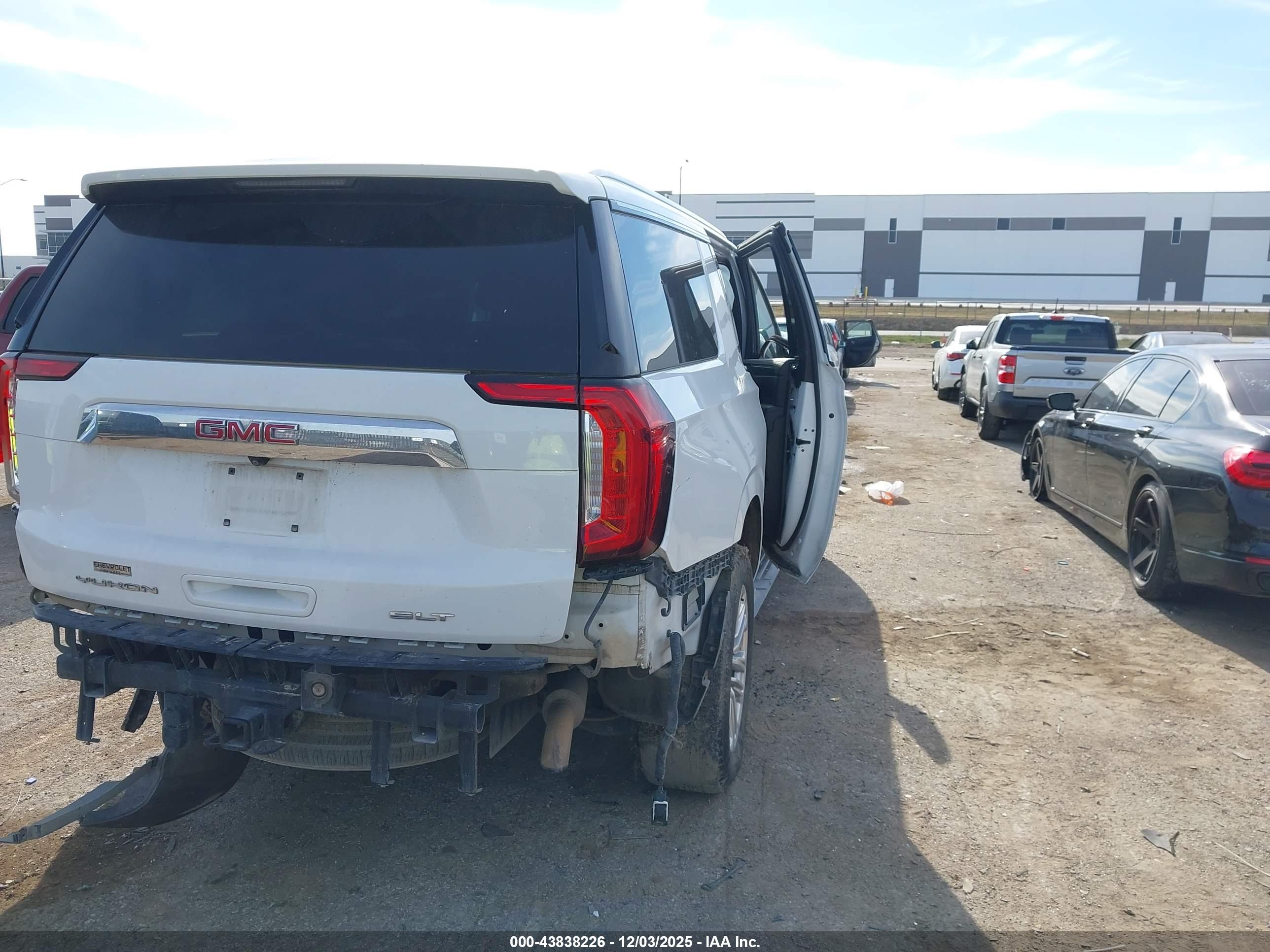 GMC YUKON image 4