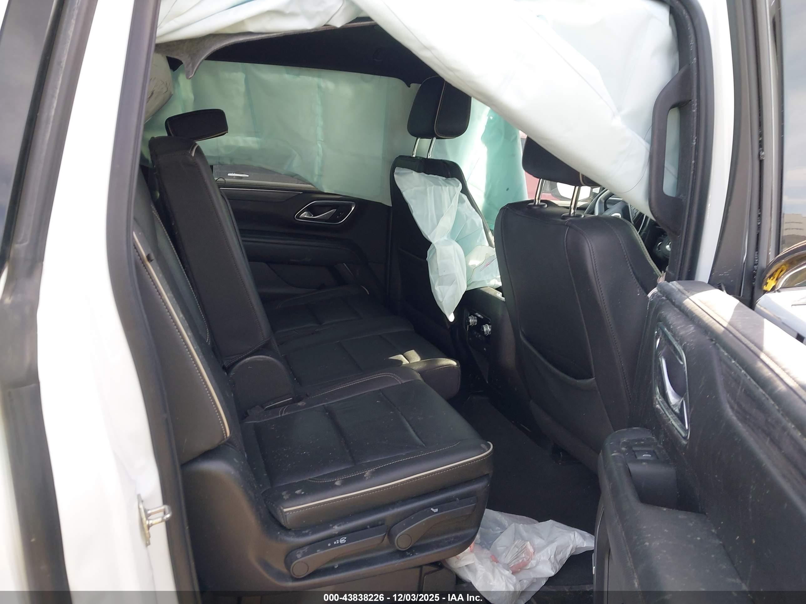 GMC YUKON image 8