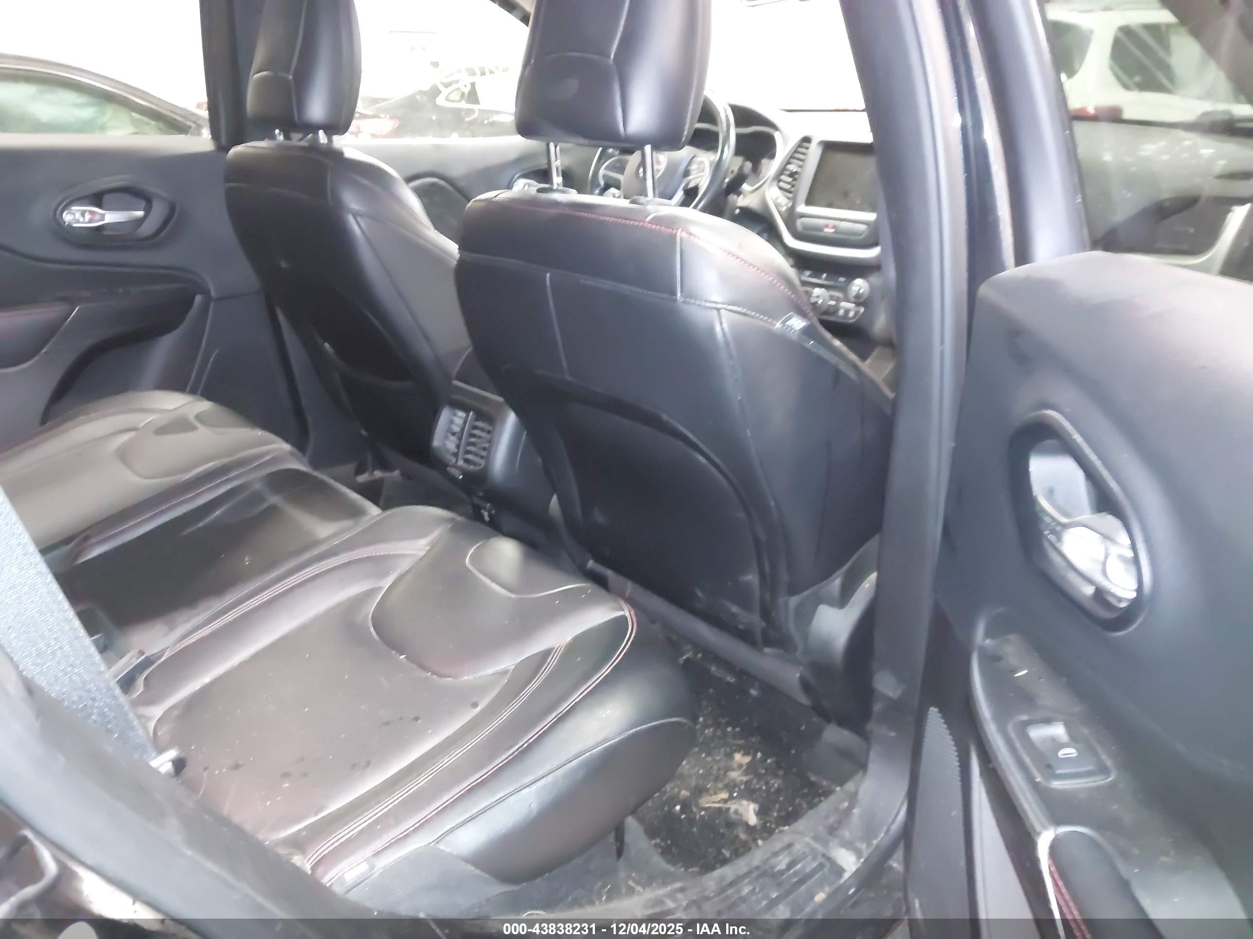JEEP CHEROKEE image 8