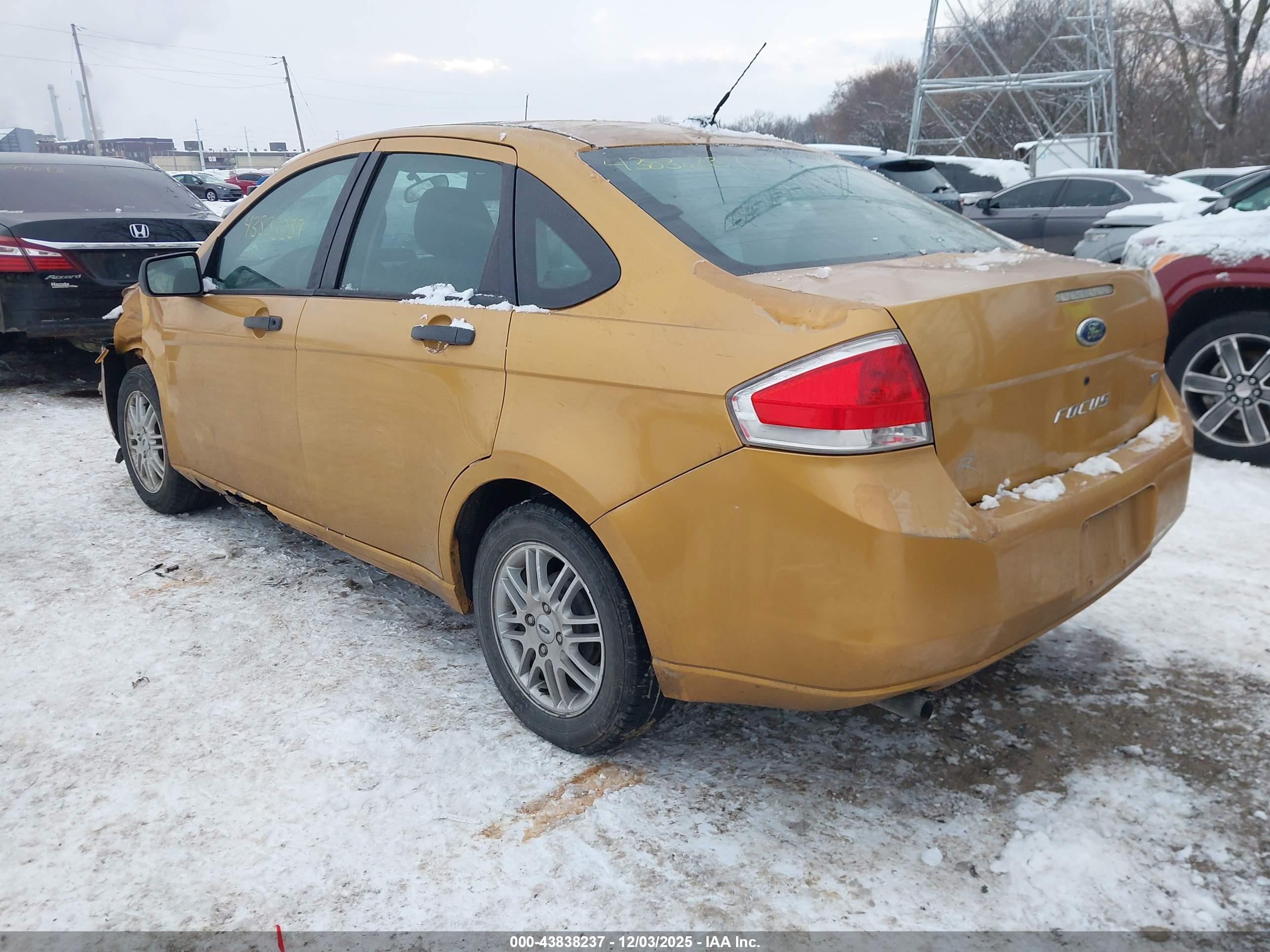 FORD FOCUS image 3