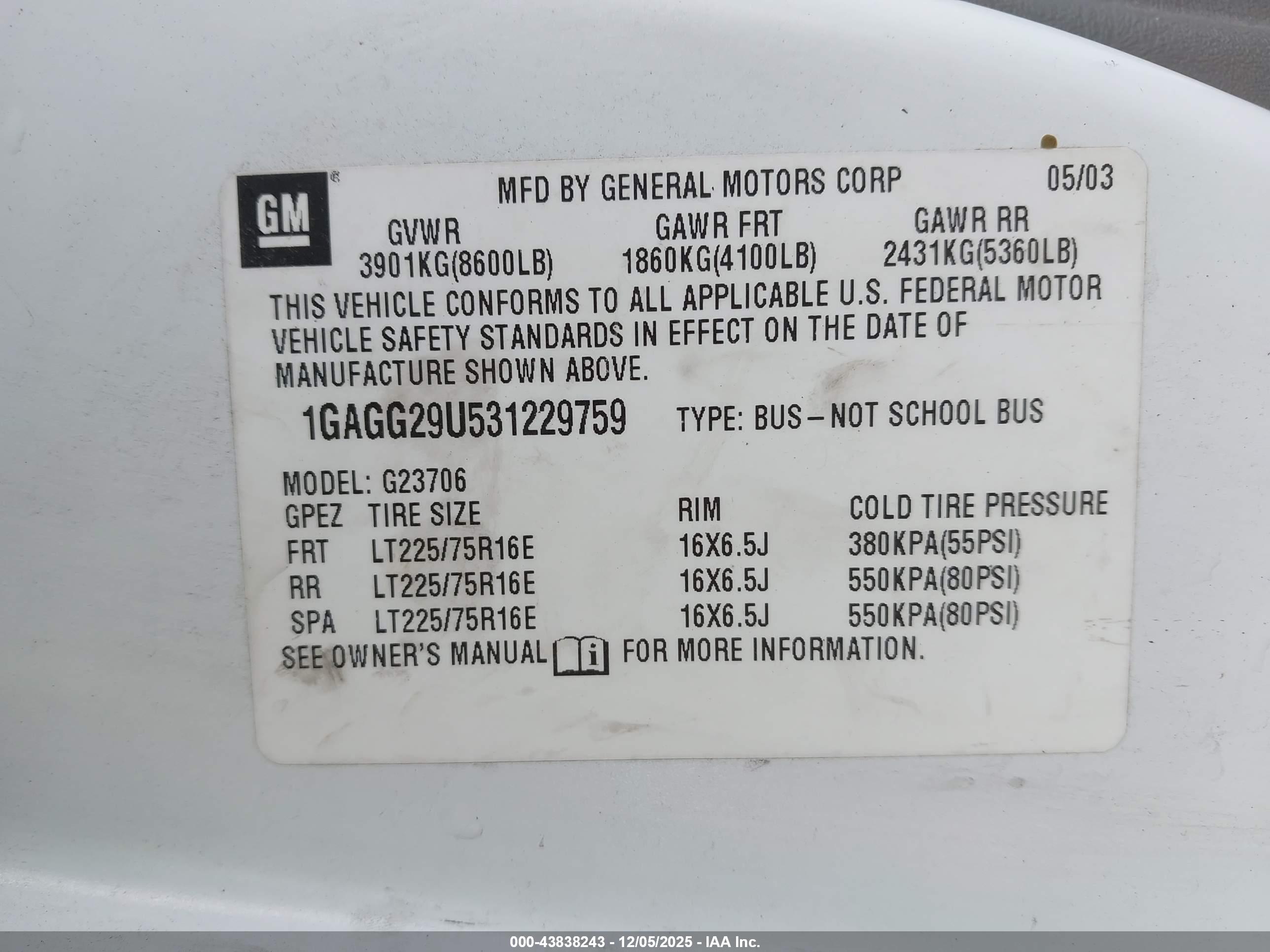 CHEVROLET EXPRESS image 9
