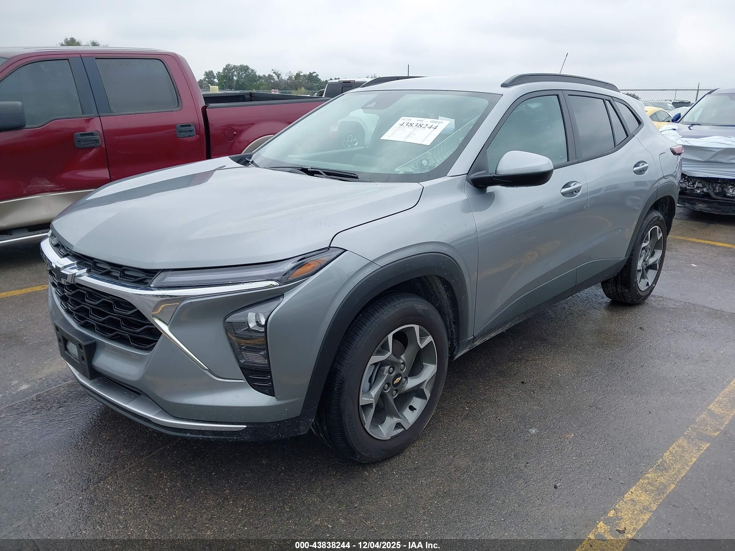 CHEVROLET TRAX image 2