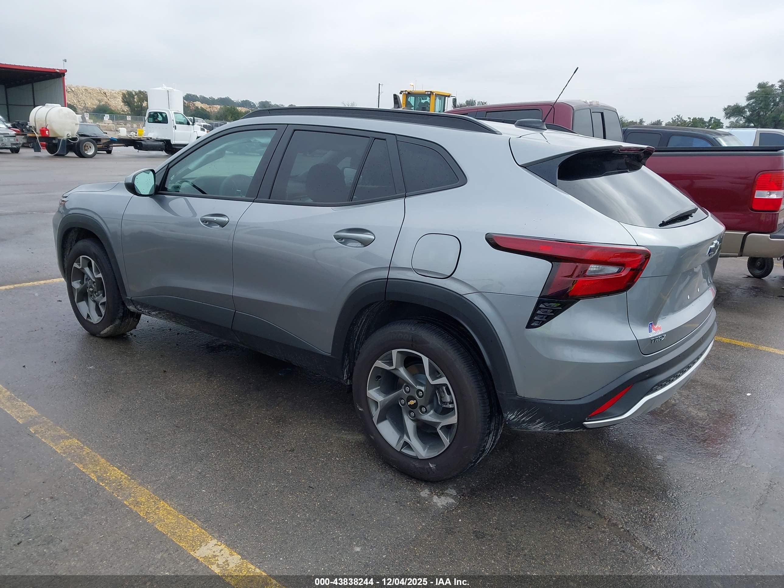 CHEVROLET TRAX image 3