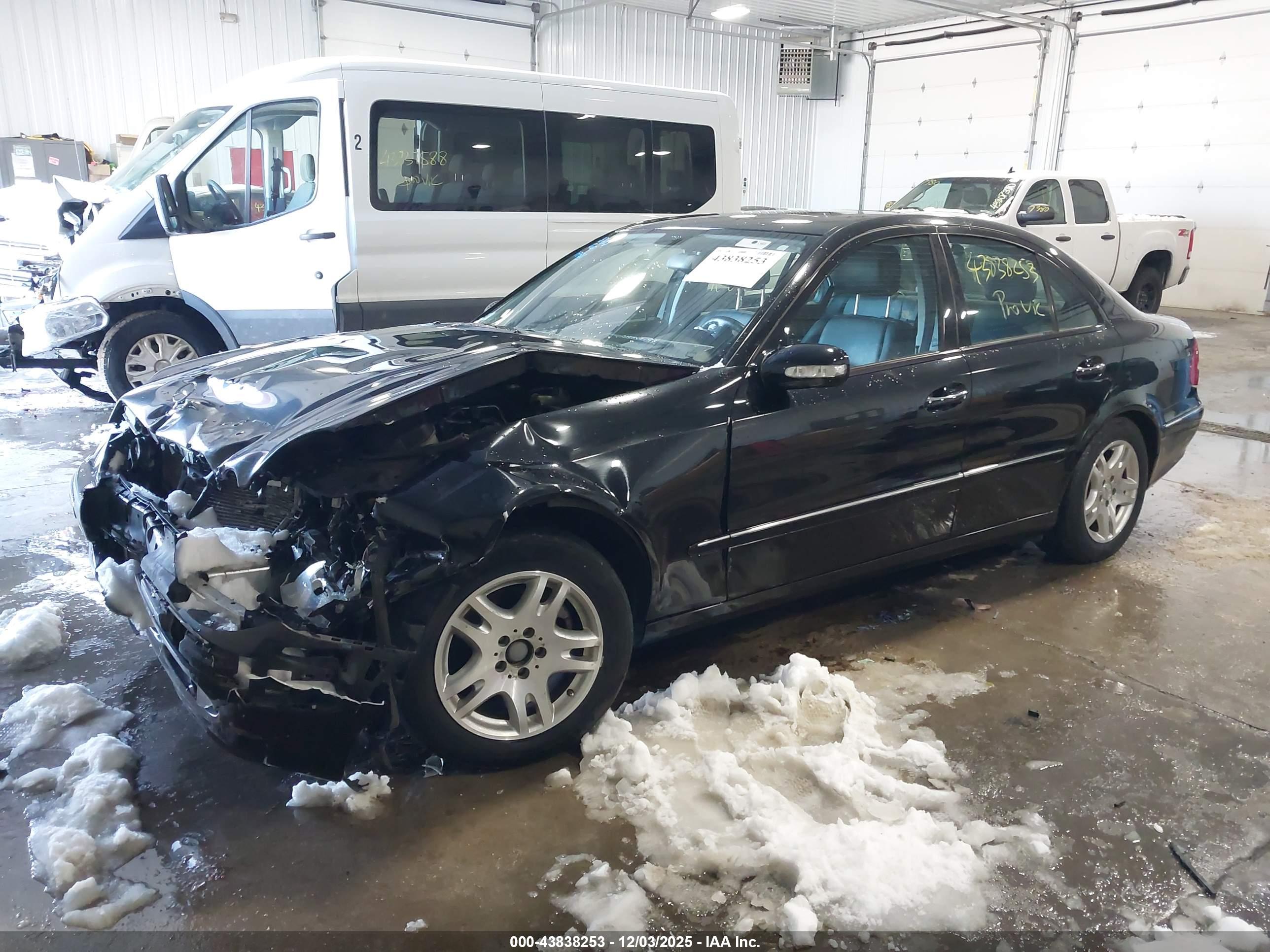 MERCEDES-BENZ E image 2