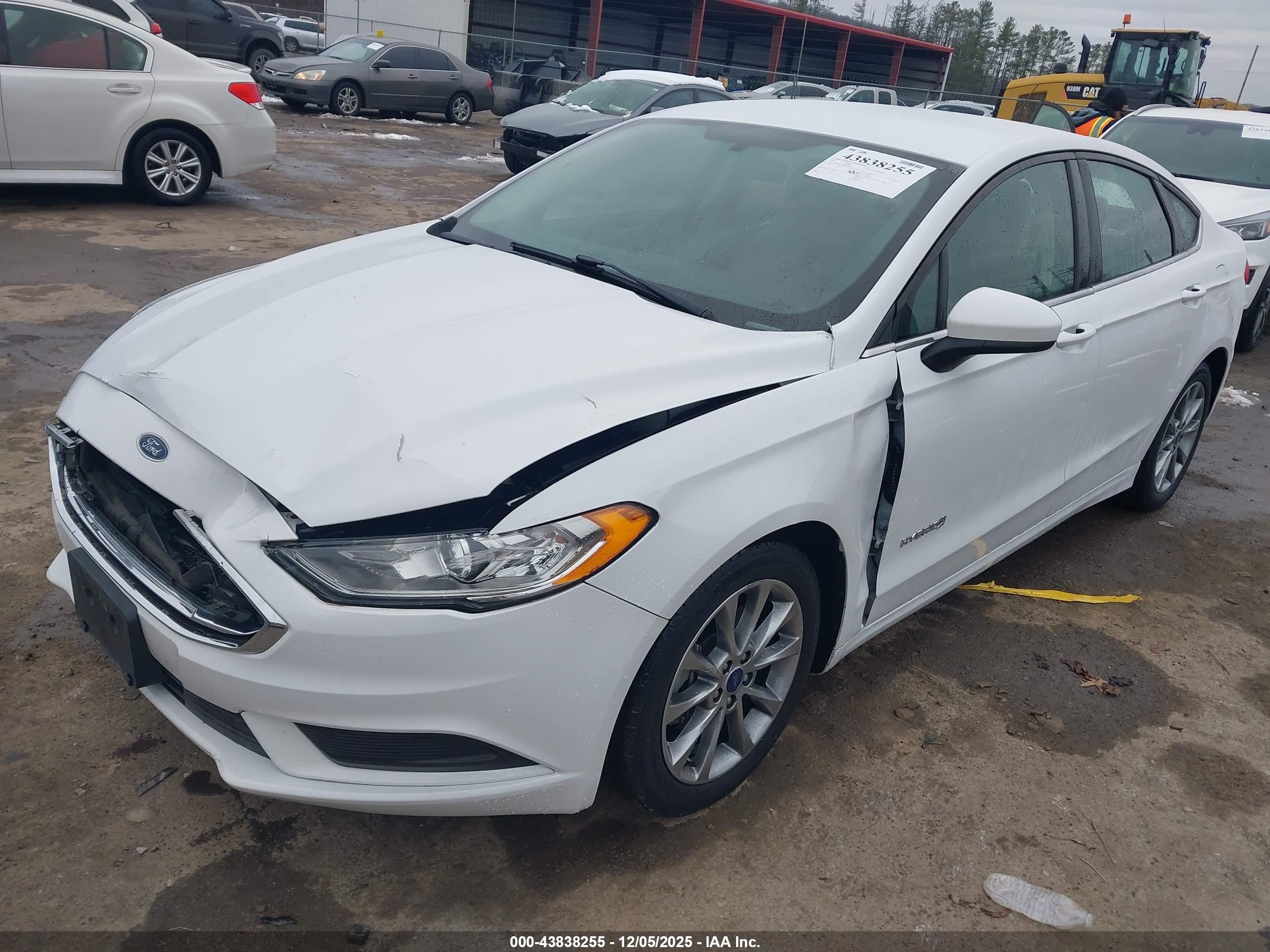 FORD FUSION image 2