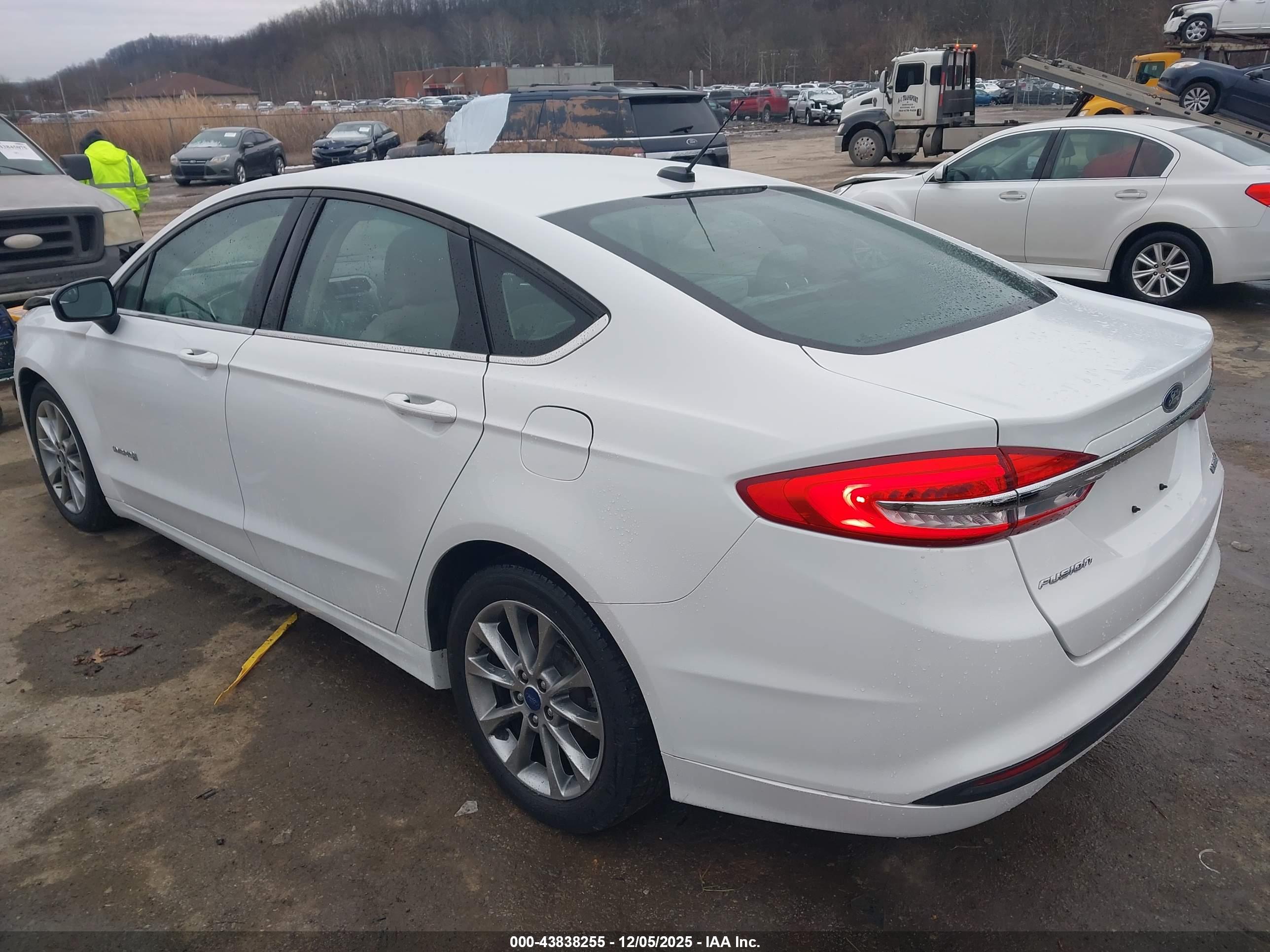 FORD FUSION image 3
