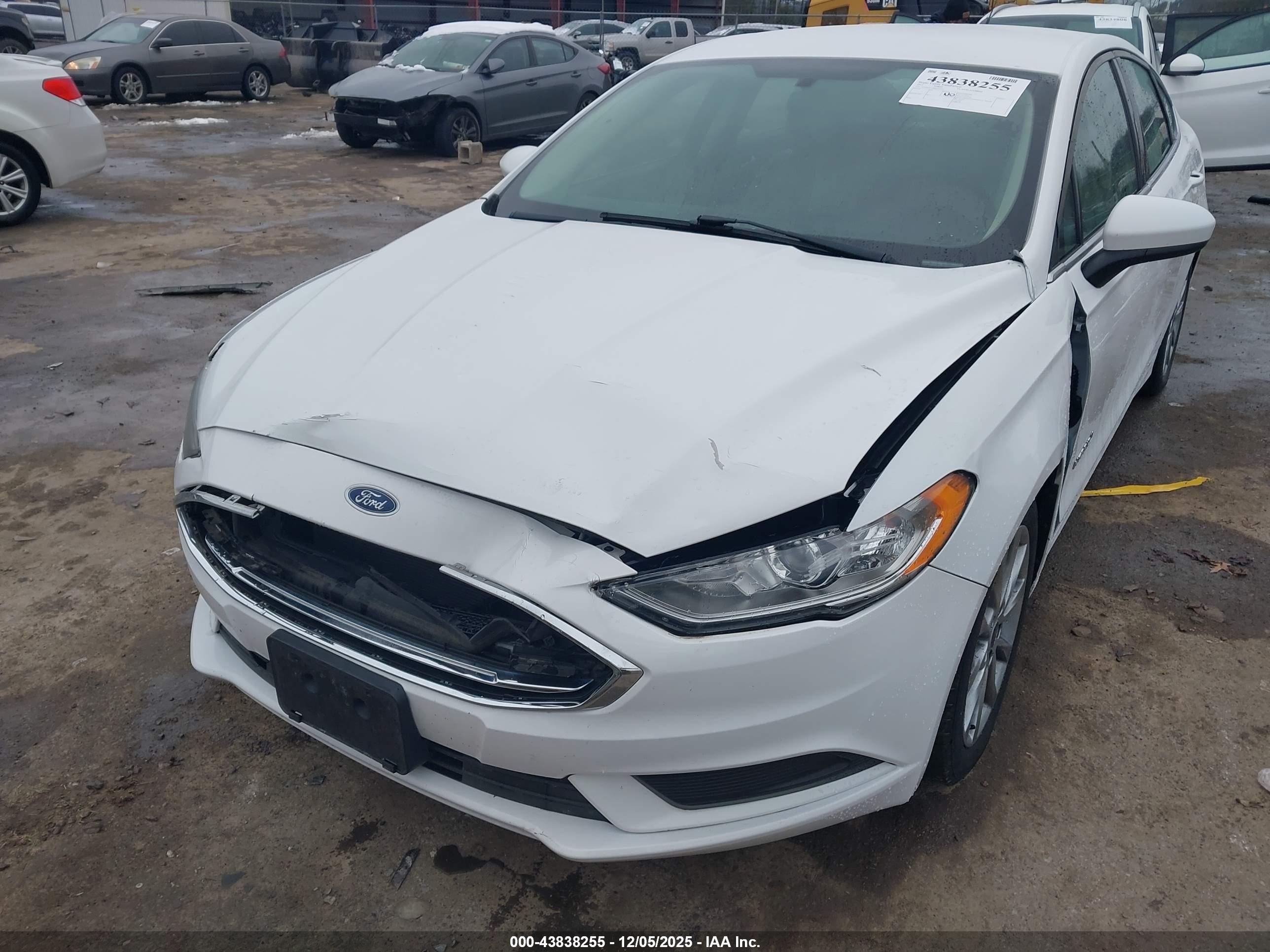 FORD FUSION image 6