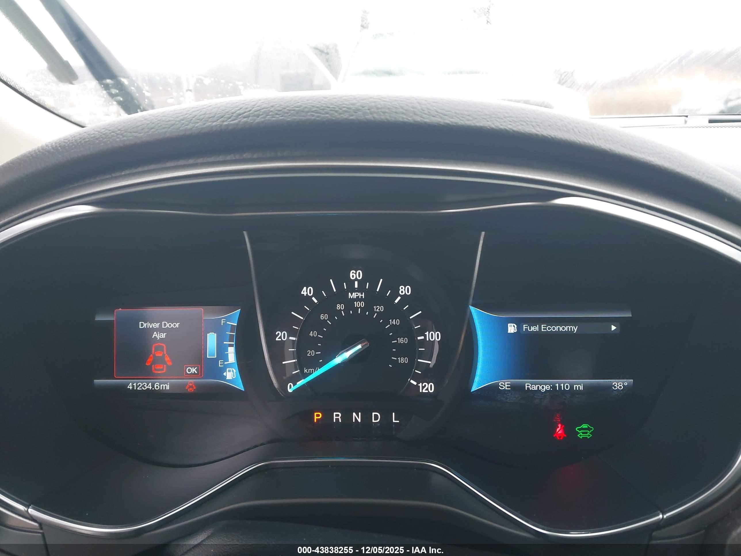 FORD FUSION image 7