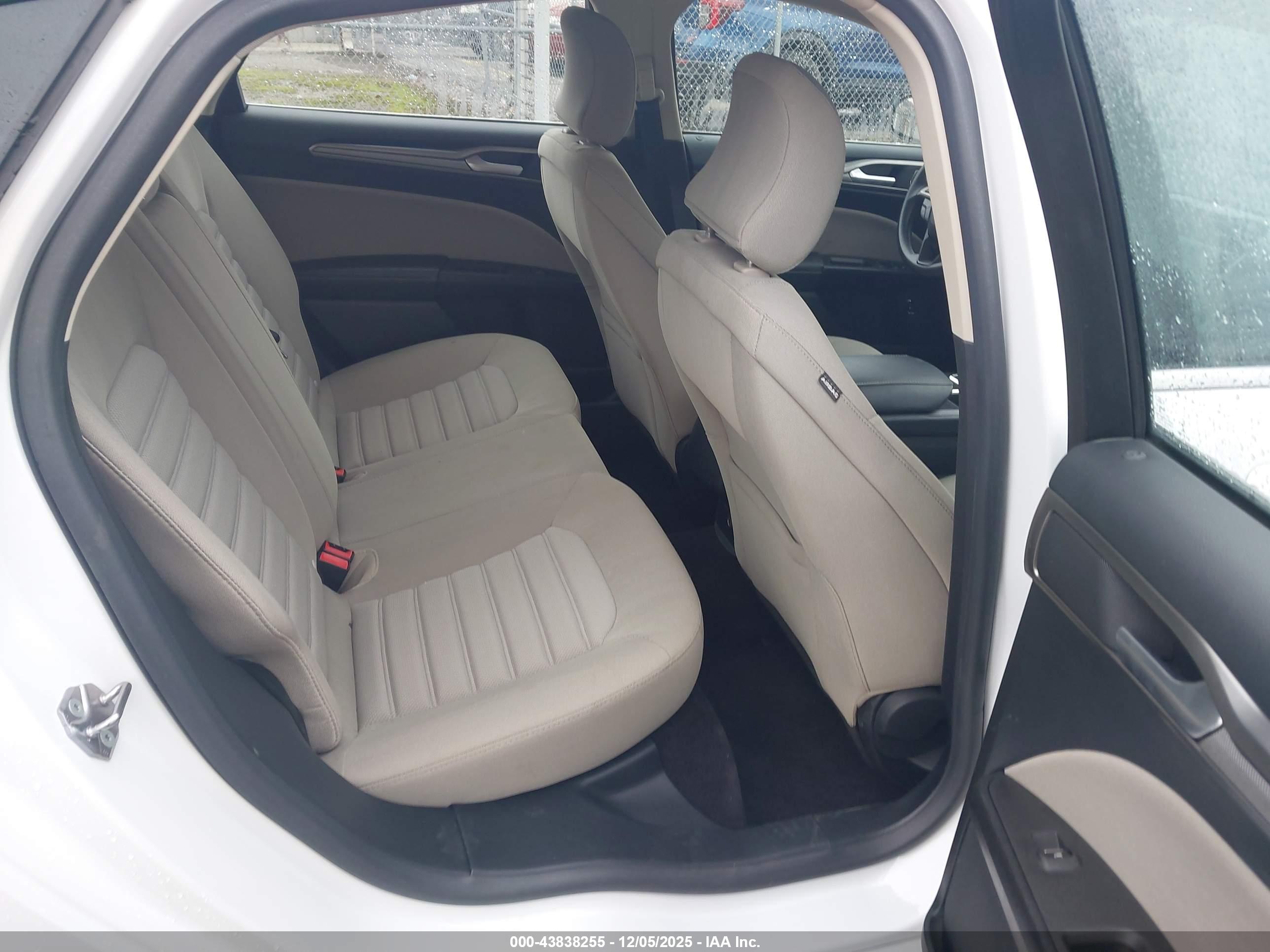 FORD FUSION image 8