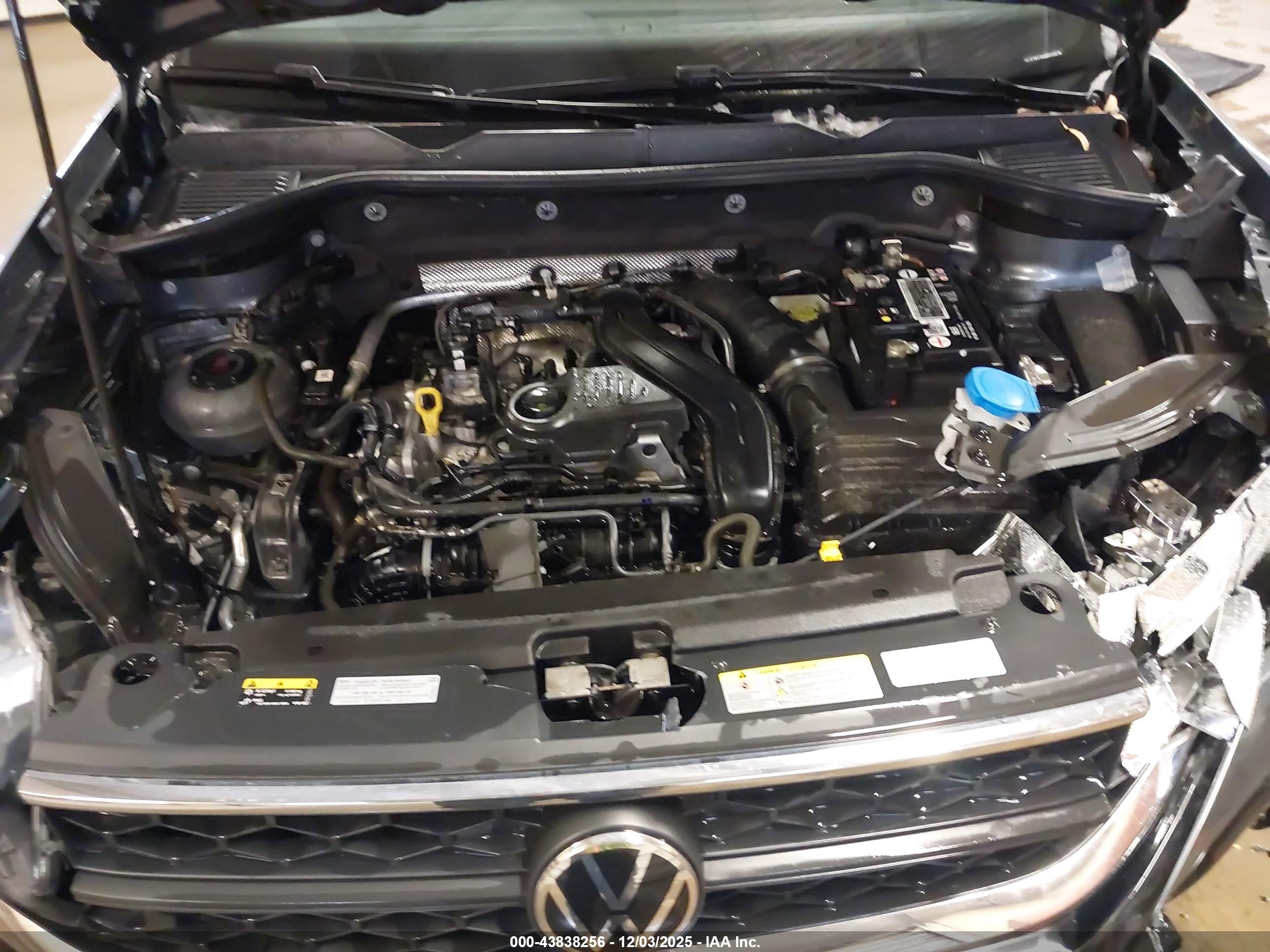 VOLKSWAGEN TAOS image 10