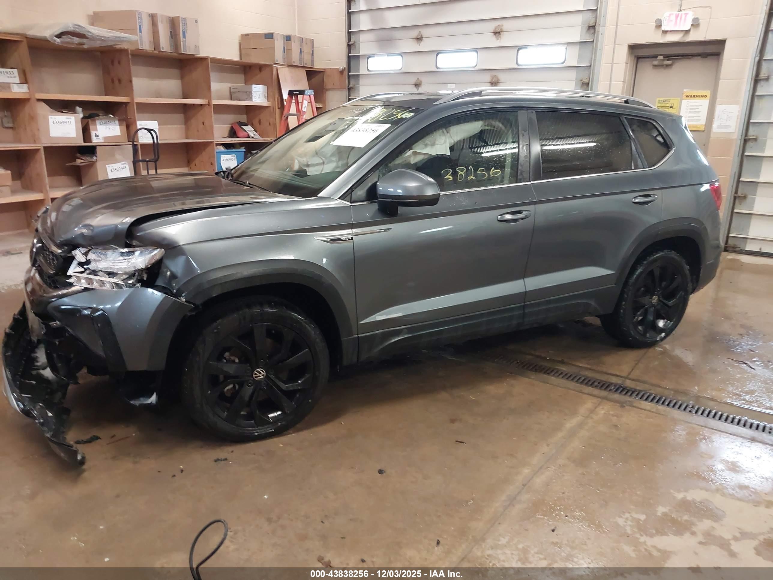 VOLKSWAGEN TAOS image 2