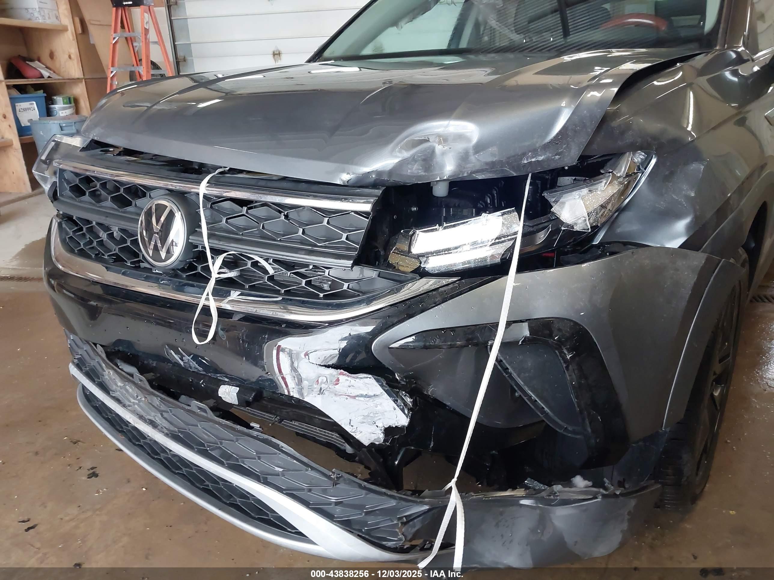 VOLKSWAGEN TAOS image 6
