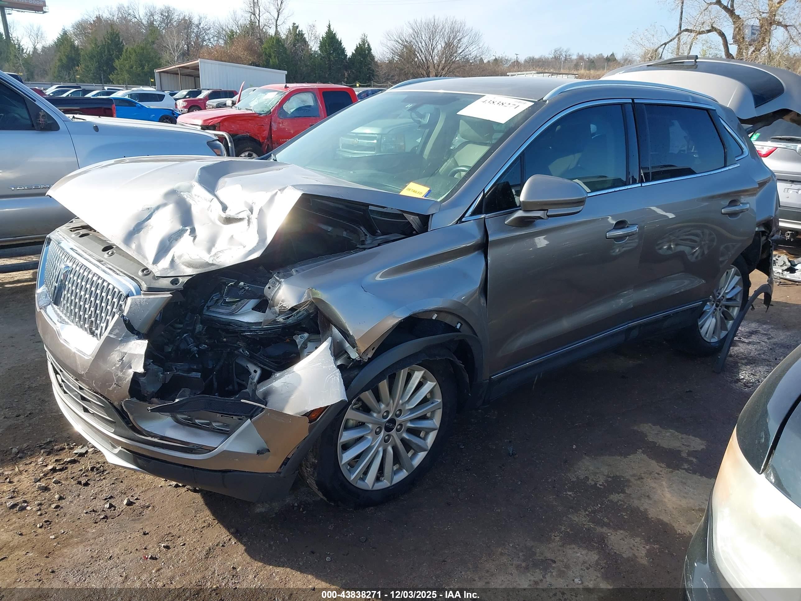 LINCOLN MKC image 2