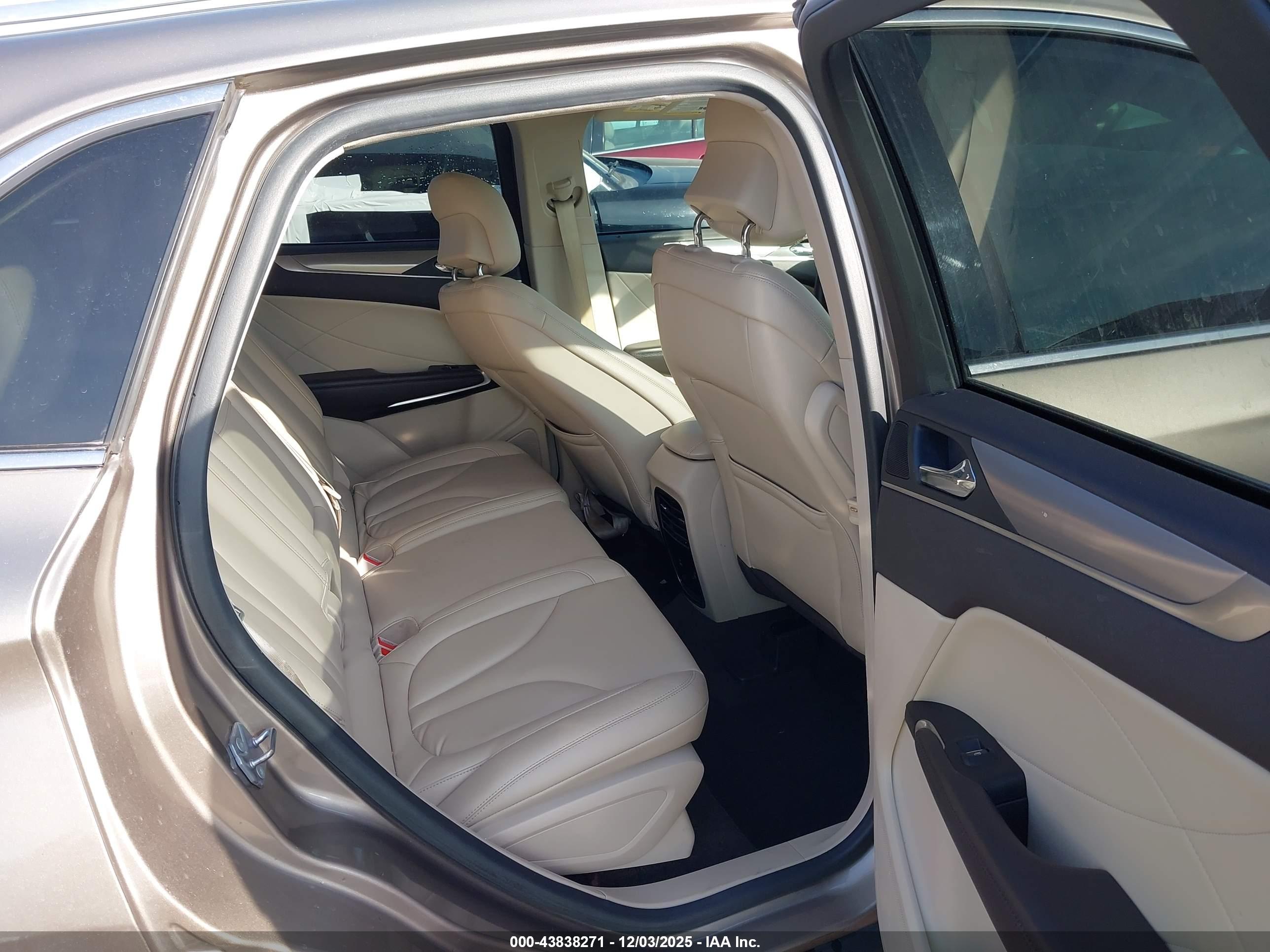 LINCOLN MKC image 8