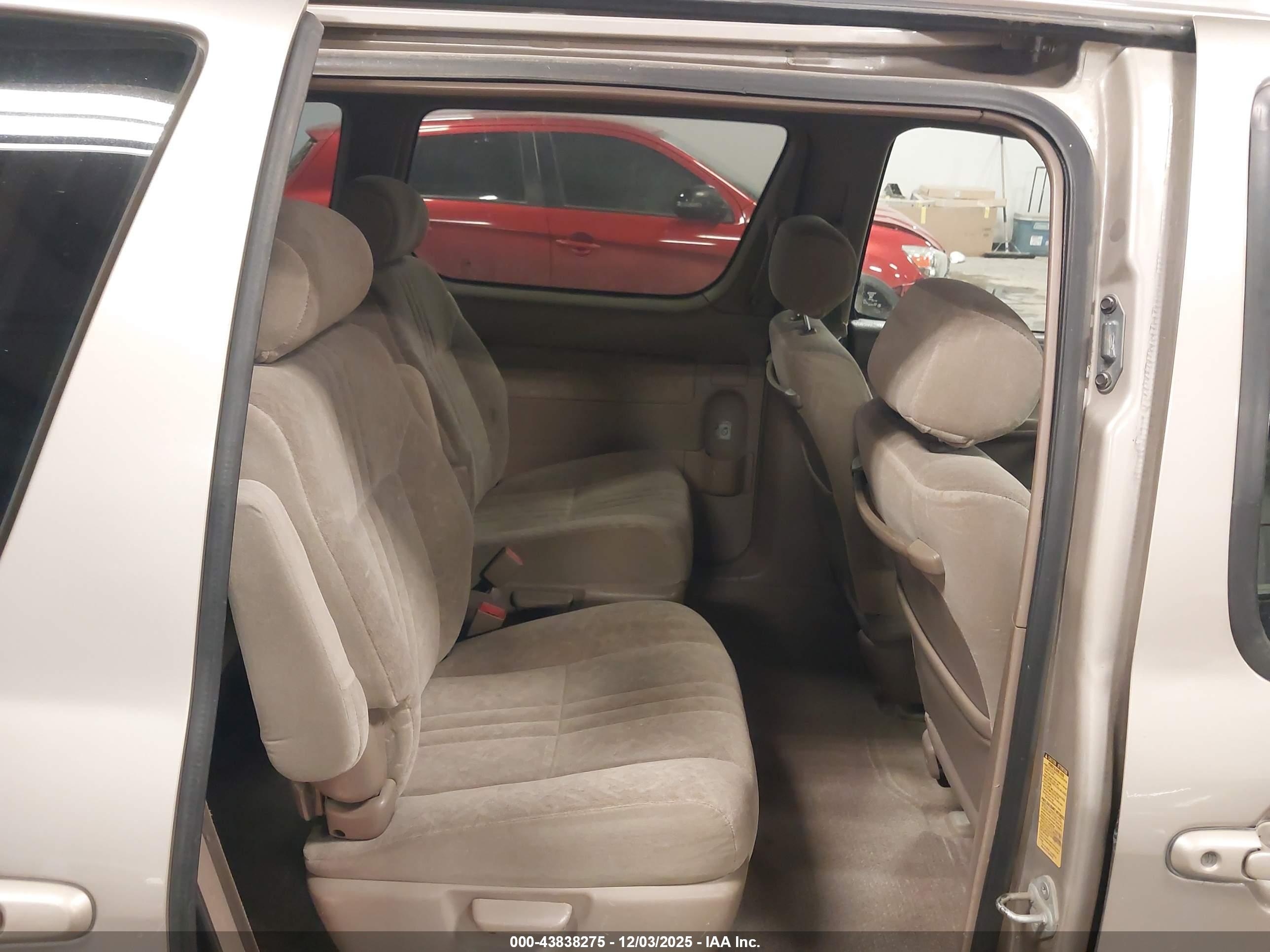 TOYOTA SIENNA image 8