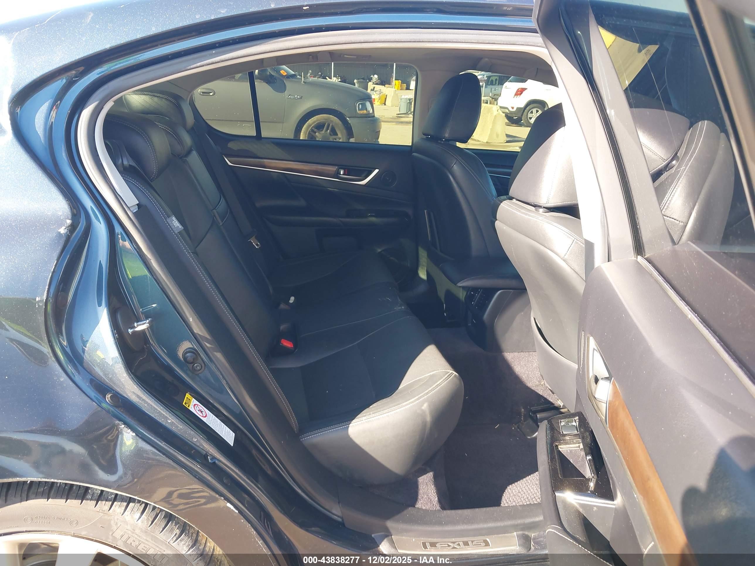 LEXUS GS image 8