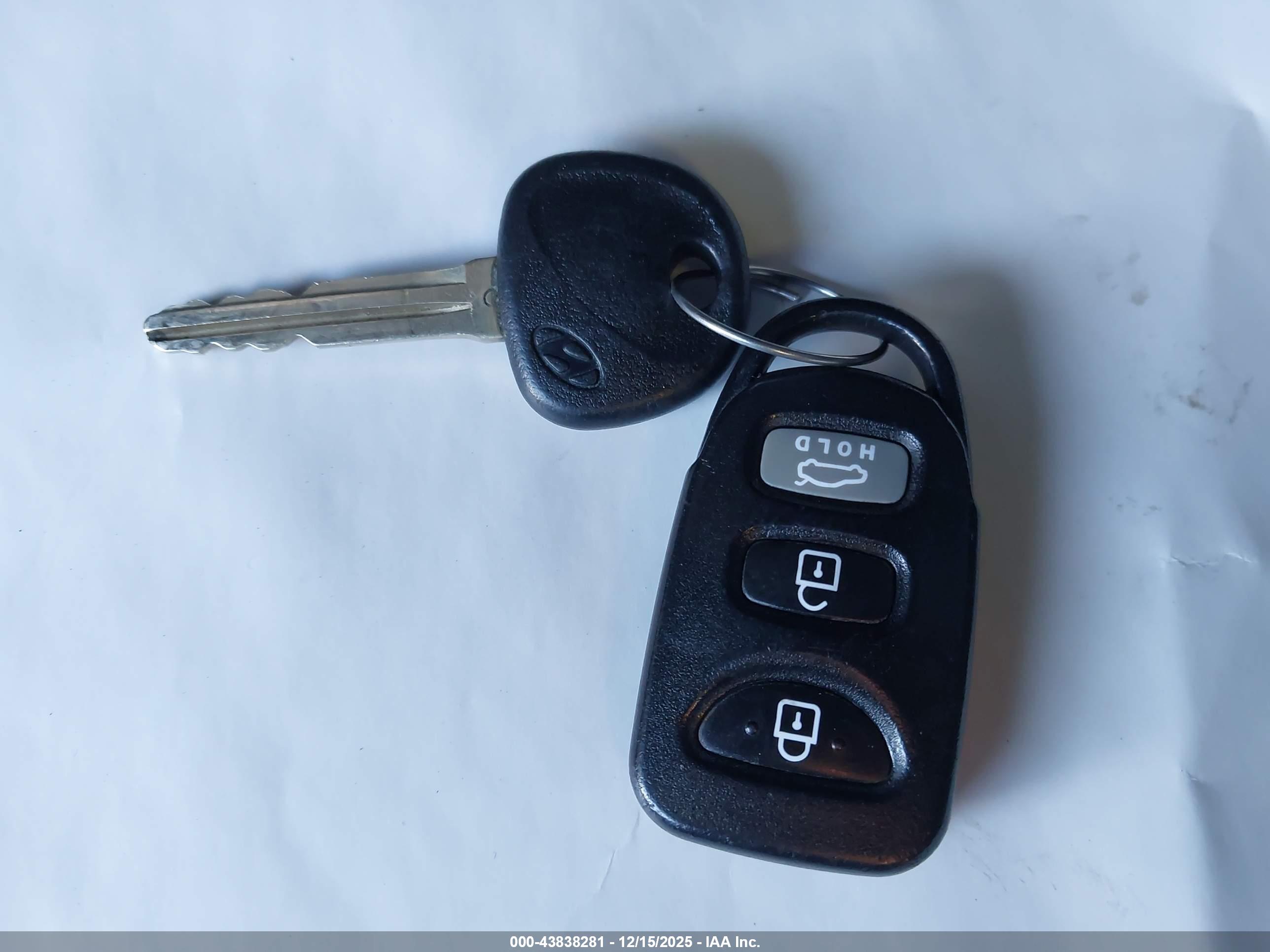 HYUNDAI ELANTRA image 11