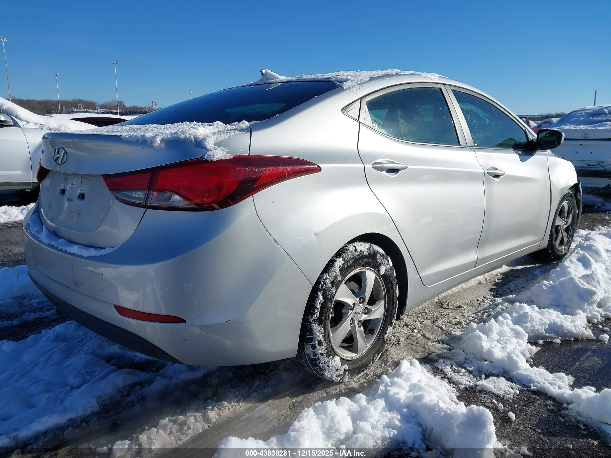 HYUNDAI ELANTRA image 4