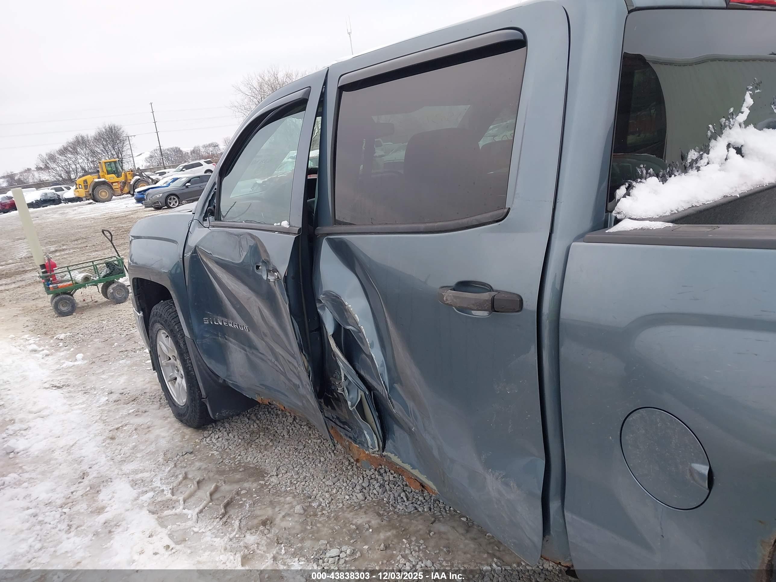 CHEVROLET SILVERADO image 6