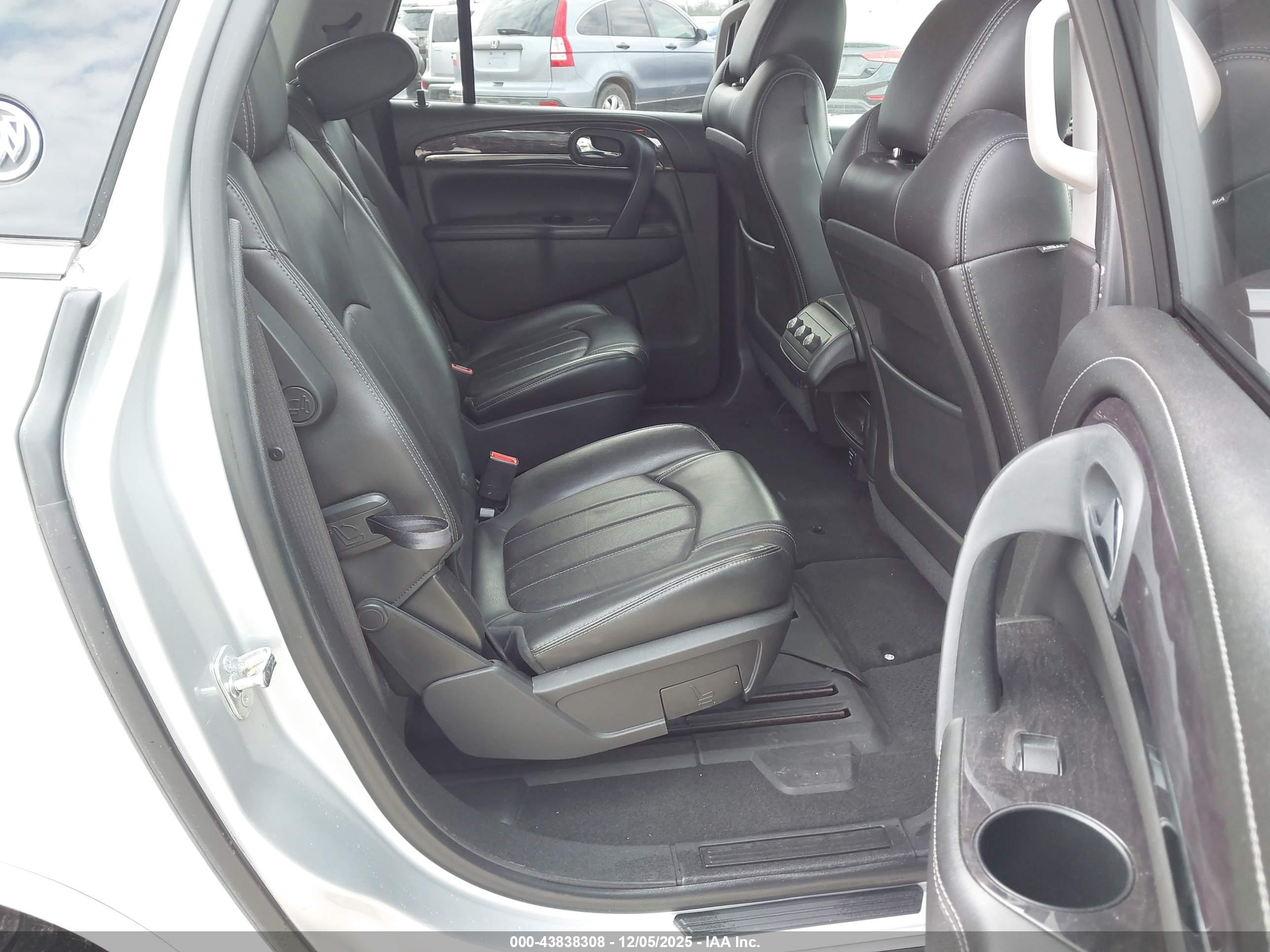 BUICK ENCLAVE image 8