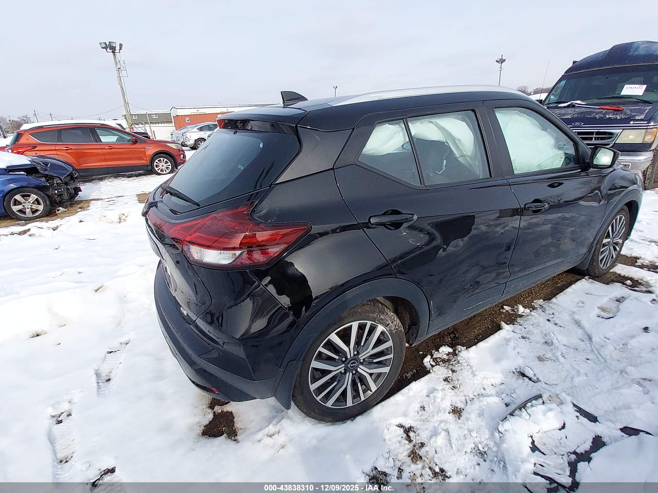 NISSAN KICKS image 4