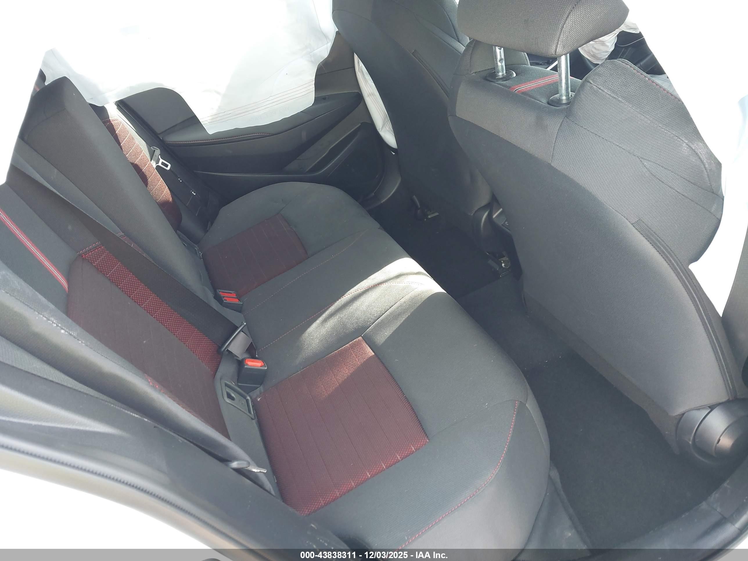 TOYOTA COROLLA image 8