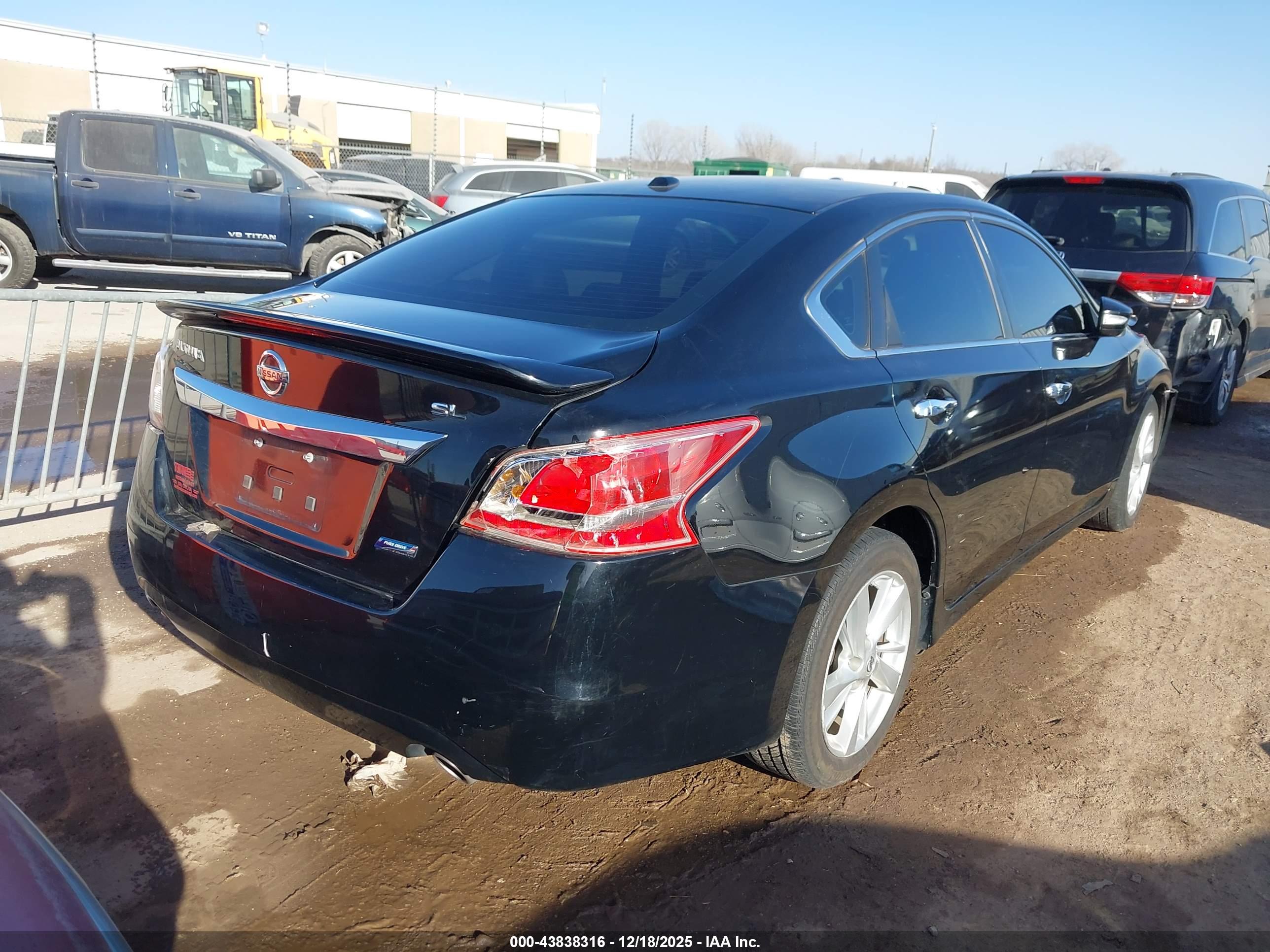 NISSAN ALTIMA image 4