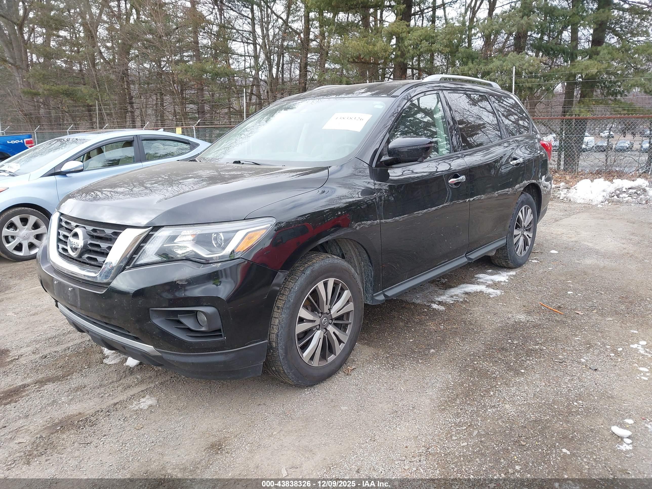 NISSAN PATHFINDER image 2