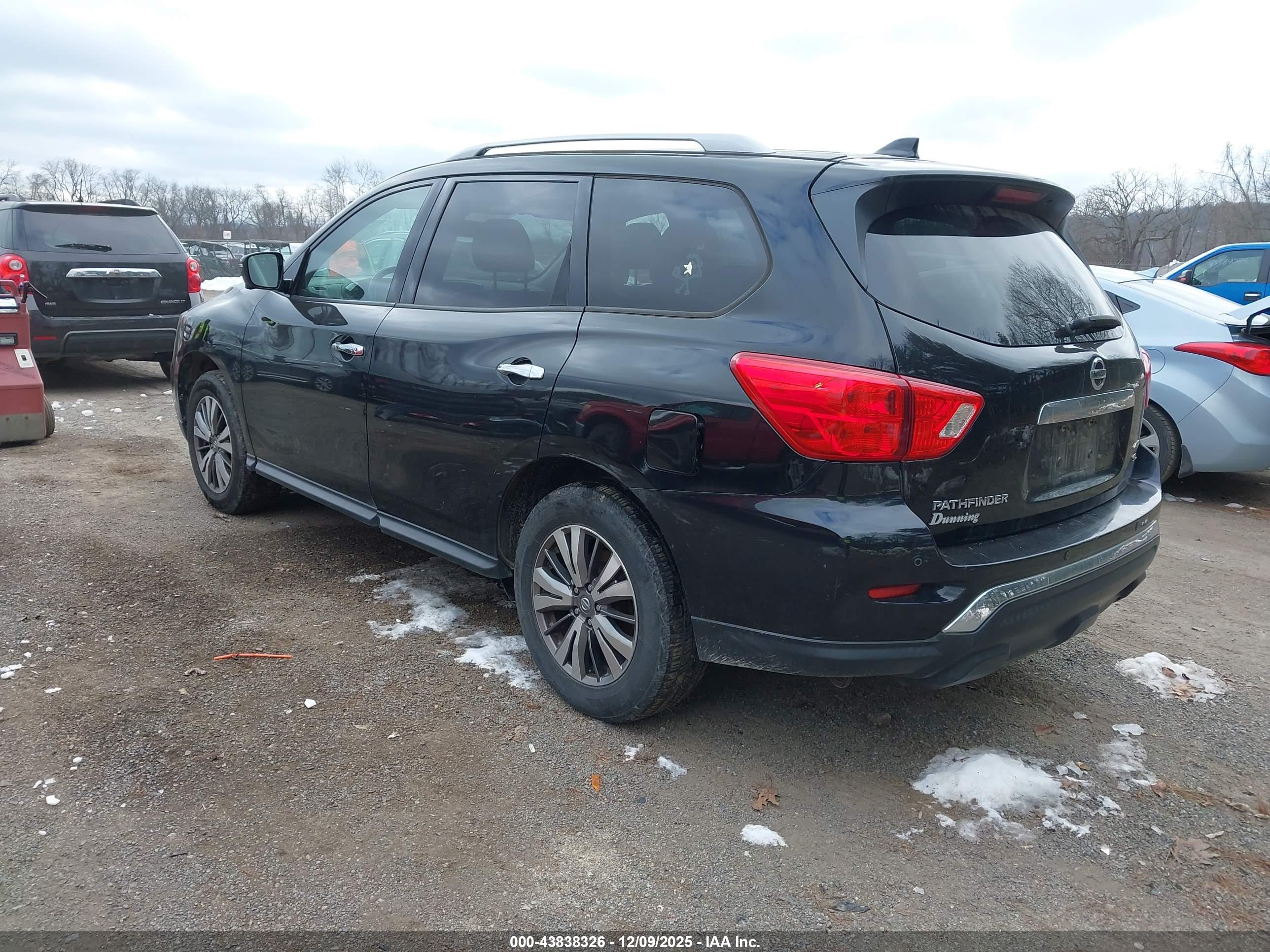 NISSAN PATHFINDER image 3