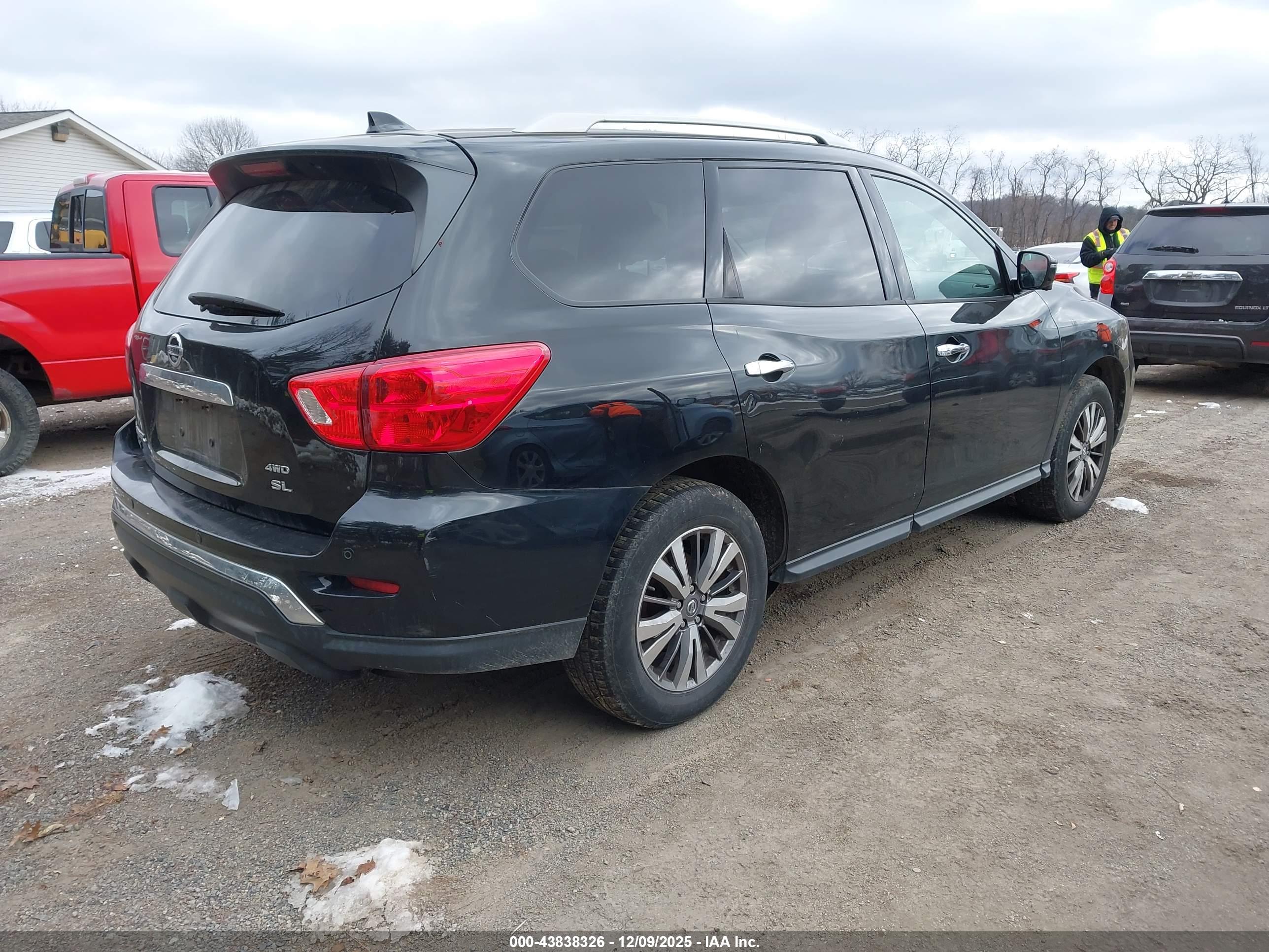NISSAN PATHFINDER image 4