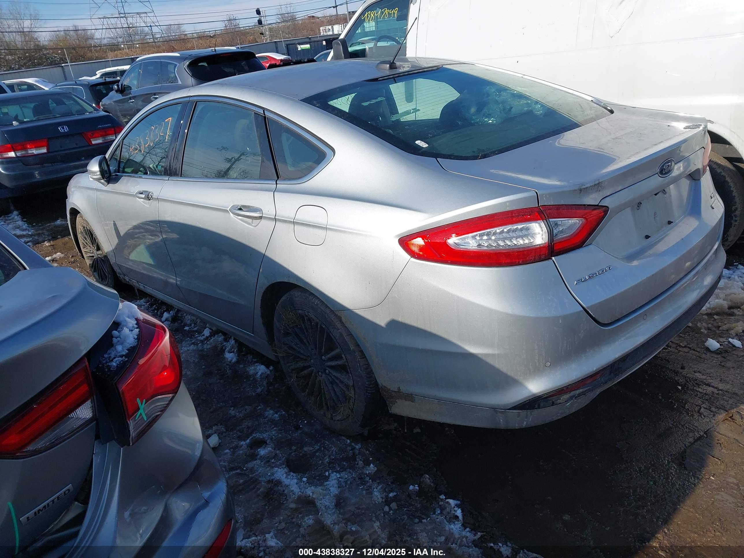FORD FUSION image 3